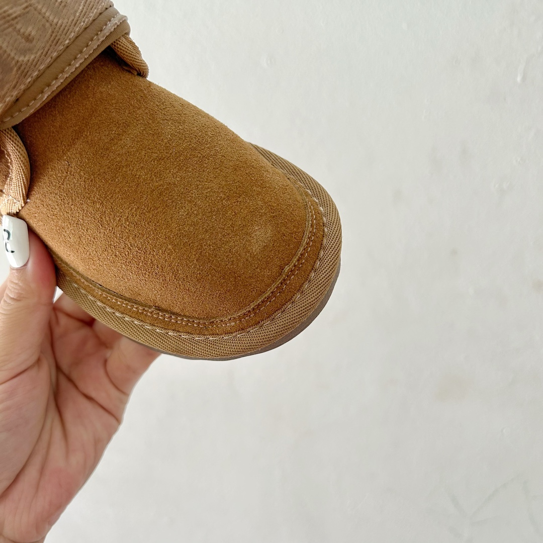 图片[5]-调UGG纽姆搭扣儿童雪地靴28-37码 这双儿童雪地靴不仅外观可爱，还采用了顶级双面羊皮和纽姆绒内里，为宝贝们带来了无与伦比的暖意和舒适感受。-选品中心