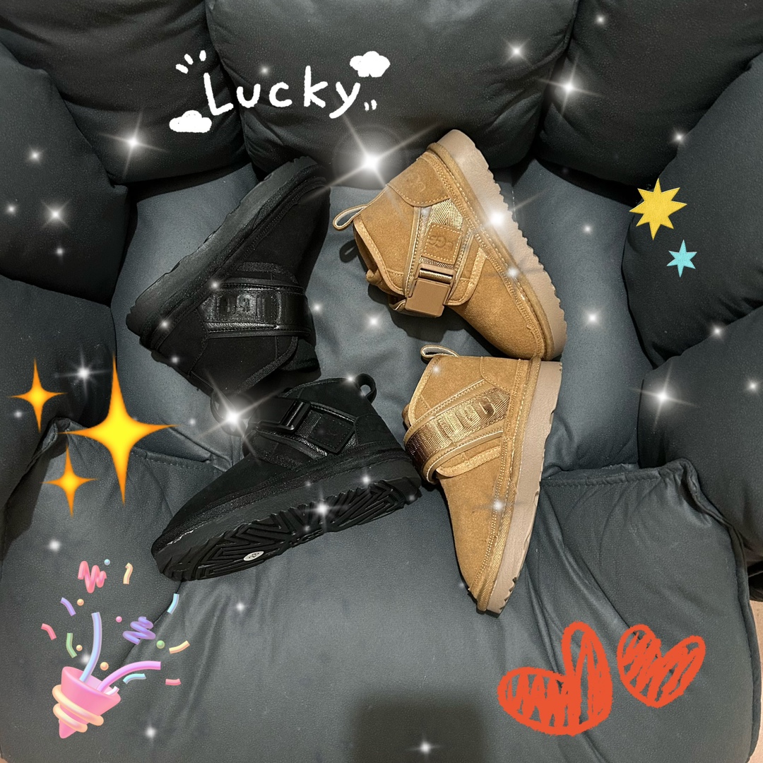 图片[6]-🚦配色合集🔻 🔗UGG纽姆搭扣儿童雪地靴 尺码：28-37码 ❄️🐑温暖毛圈🐑❄️ 这双UGG纽姆搭扣儿童雪地靴不仅外观可爱，还采用了顶级双面羊皮和纽姆绒内里，为宝贝们带来了无与伦比的暖意和舒适感受。和它们在一起，任何冰雪世界都能轻松征服！❄️❤️ 💃🏻时尚外观👠 别以为雪地靴只能呆板难看，UGG纽姆搭扣儿童雪地靴的时尚设计完全颠覆了你对雪地靴的印象！简约而时尚的搭扣设计，不仅提供了良好的穿脱便利性，更是增添了一份活力和时髦感。每一次穿上它，宝贝们都能成为时尚小公主和帅气小王子！👸🤴 👧🧒稳固舒适🦶 UGG纽姆搭扣儿童雪地靴在舒适性方面可谓一流！它采用了特制的胶底材质，提供了出色的防滑性能，让宝贝们在积雪和冰面上自由行走。不仅如此，其舒适的鞋垫和抗菌材质更是守护宝贝们的小脚丫，让他们的足部保持舒适干燥哦！🚶‍♀️🦶-选品中心