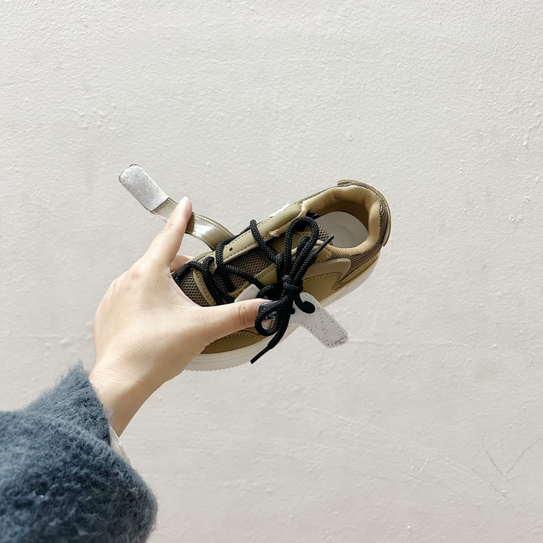 图片[8]-🔗AD魔术贴儿童休闲板鞋 尺码：26-37码 ✨宝贝们的脚丫子也需要时尚舒适的呵护✨ 👟不再为繁琐的鞋带烦恼，一贴即合，一拉一扣，轻松穿脱，让小小世界多一份便捷。🎈小手也能自己搞定，独立的小大人就是这么养成的！👩‍👧‍👦 🌈炫酷的外观设计，搭配五彩斑斓的色彩，无论是上学路上还是户外探险，都是小伙伴们注目的焦点。👀-选品中心