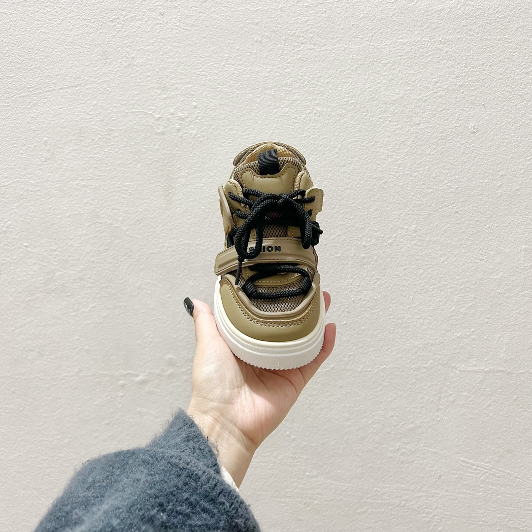 图片[3]-🔗AD魔术贴儿童休闲板鞋 尺码：26-37码 ✨宝贝们的脚丫子也需要时尚舒适的呵护✨ 👟不再为繁琐的鞋带烦恼，一贴即合，一拉一扣，轻松穿脱，让小小世界多一份便捷。🎈小手也能自己搞定，独立的小大人就是这么养成的！👩‍👧‍👦 🌈炫酷的外观设计，搭配五彩斑斓的色彩，无论是上学路上还是户外探险，都是小伙伴们注目的焦点。👀-选品中心