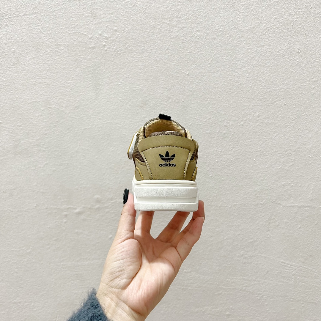 图片[6]-🔗AD魔术贴儿童休闲板鞋 尺码：26-37码 ✨宝贝们的脚丫子也需要时尚舒适的呵护✨ 👟不再为繁琐的鞋带烦恼，一贴即合，一拉一扣，轻松穿脱，让小小世界多一份便捷。🎈小手也能自己搞定，独立的小大人就是这么养成的！👩‍👧‍👦 🌈炫酷的外观设计，搭配五彩斑斓的色彩，无论是上学路上还是户外探险，都是小伙伴们注目的焦点。👀-选品中心