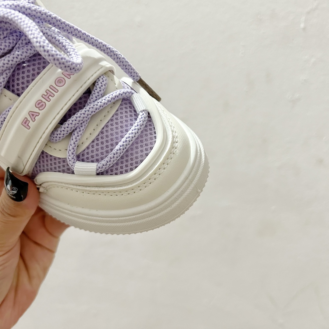 图片[5]-🔗AD魔术贴儿童休闲板鞋 尺码：26-37码 ✨宝贝们的脚丫子也需要时尚舒适的呵护✨ 👟不再为繁琐的鞋带烦恼，一贴即合，一拉一扣，轻松穿脱，让小小世界多一份便捷。🎈小手也能自己搞定，独立的小大人就是这么养成的！👩‍👧‍👦 🌈炫酷的外观设计，搭配五彩斑斓的色彩，无论是上学路上还是户外探险，都是小伙伴们注目的焦点。👀-选品中心