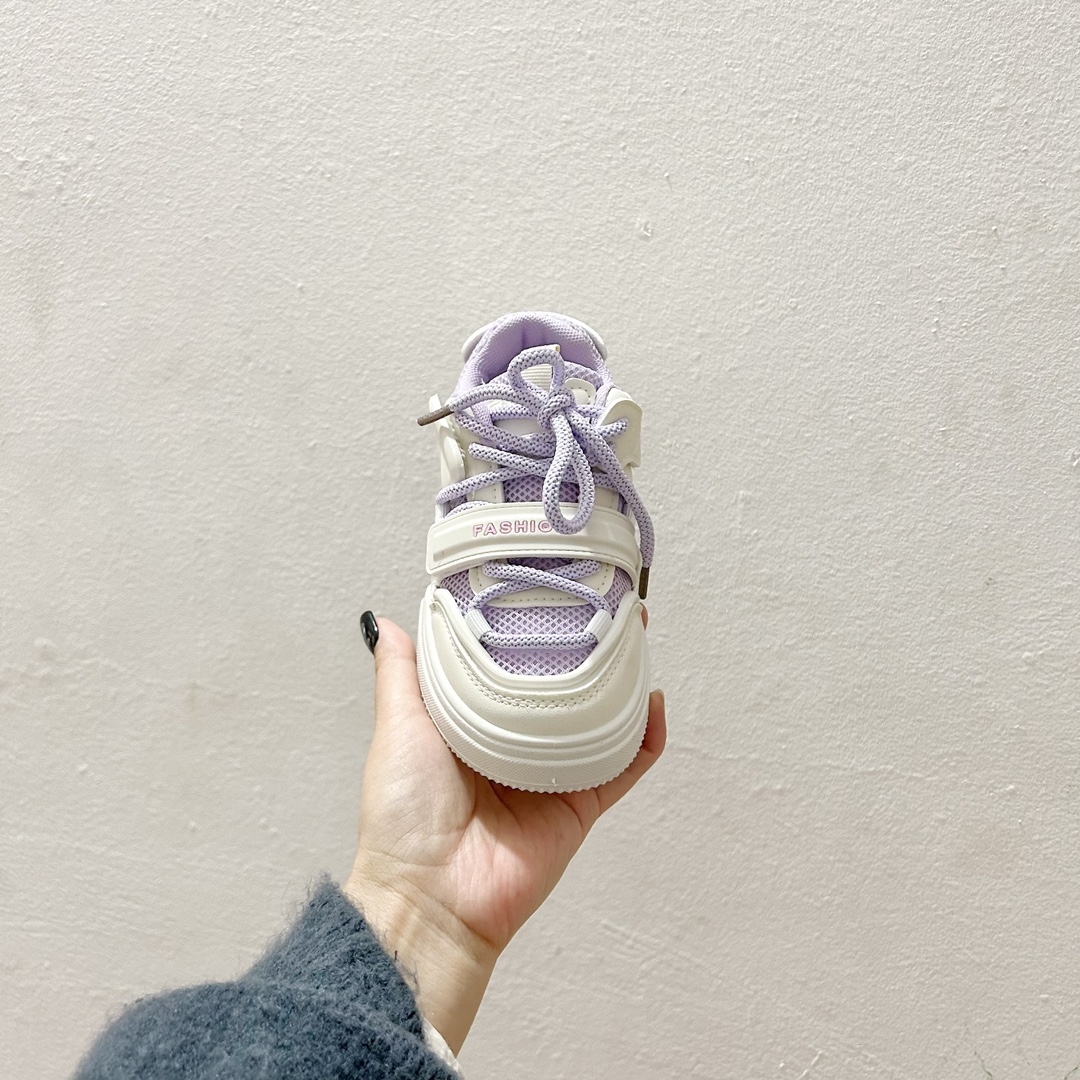 图片[3]-🔗AD魔术贴儿童休闲板鞋 尺码：26-37码 ✨宝贝们的脚丫子也需要时尚舒适的呵护✨ 👟不再为繁琐的鞋带烦恼，一贴即合，一拉一扣，轻松穿脱，让小小世界多一份便捷。🎈小手也能自己搞定，独立的小大人就是这么养成的！👩‍👧‍👦 🌈炫酷的外观设计，搭配五彩斑斓的色彩，无论是上学路上还是户外探险，都是小伙伴们注目的焦点。👀-选品中心