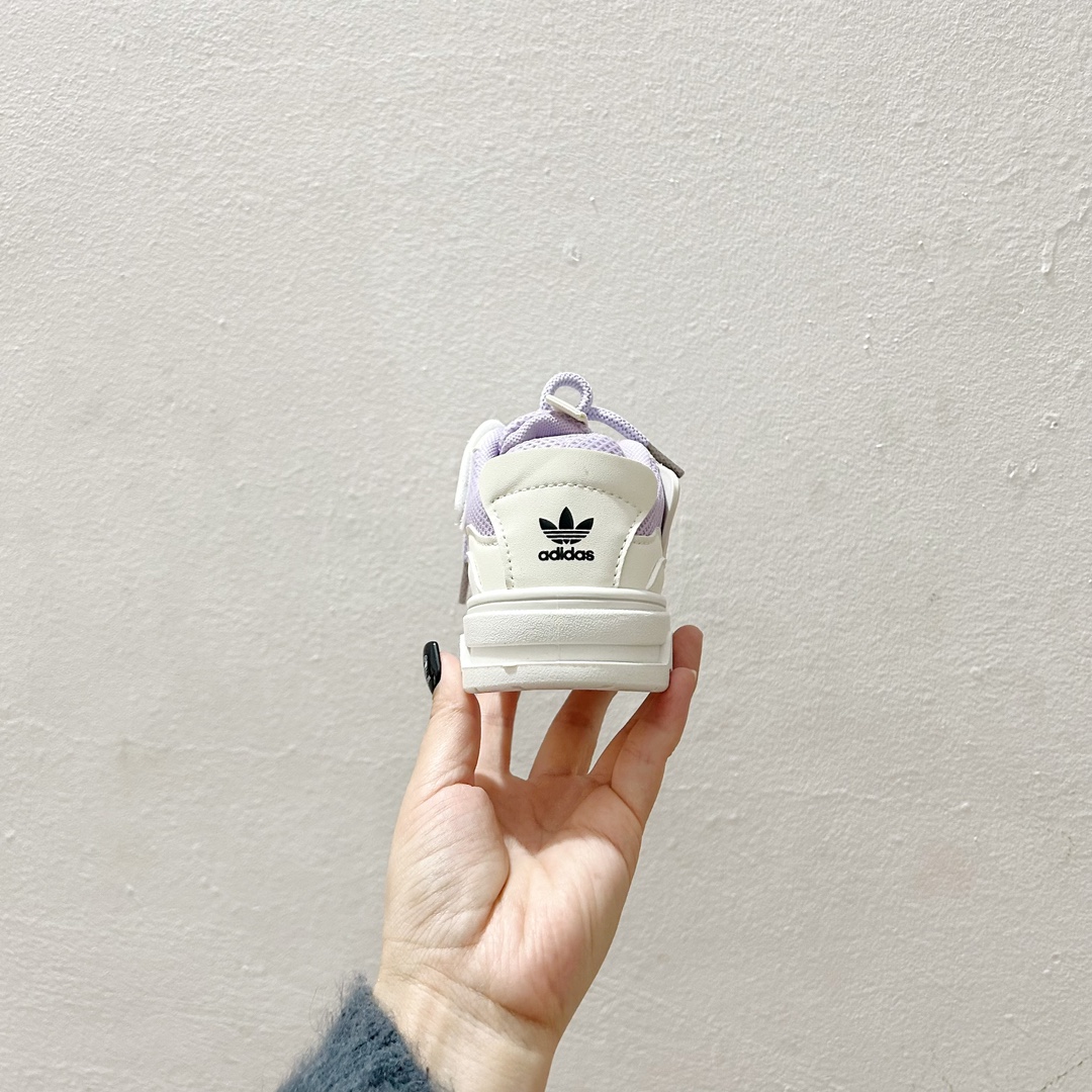 图片[6]-🔗AD魔术贴儿童休闲板鞋 尺码：26-37码 ✨宝贝们的脚丫子也需要时尚舒适的呵护✨ 👟不再为繁琐的鞋带烦恼，一贴即合，一拉一扣，轻松穿脱，让小小世界多一份便捷。🎈小手也能自己搞定，独立的小大人就是这么养成的！👩‍👧‍👦 🌈炫酷的外观设计，搭配五彩斑斓的色彩，无论是上学路上还是户外探险，都是小伙伴们注目的焦点。👀-选品中心