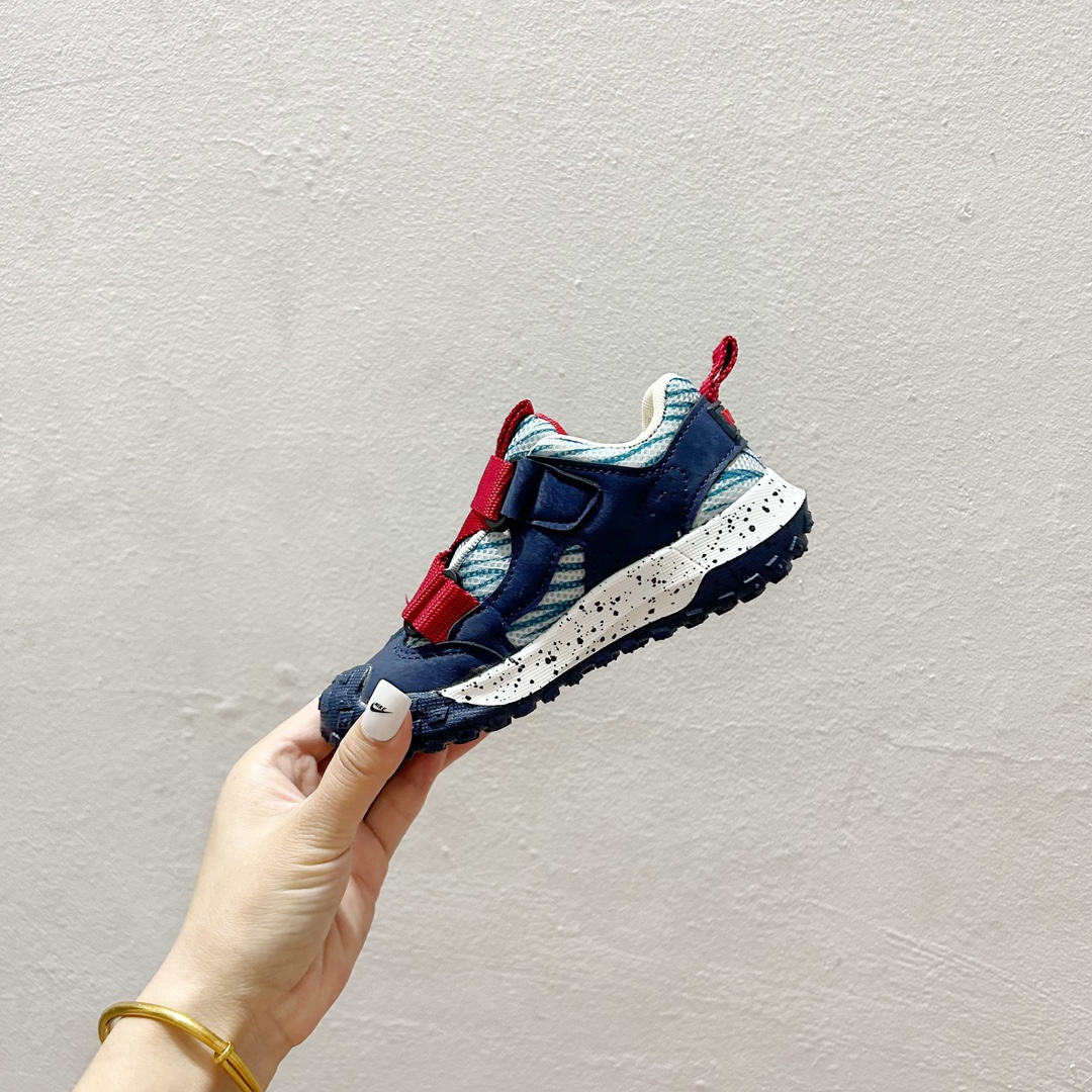 图片[4]-双11福利 🔗NK绑带魔术贴儿童运动鞋 尺码：26–37码 🌟【童趣跃动，步步为赢👟 一脚蹬松紧带设计，轻松穿脱，无需大人费力，让宝贝自己也能掌握成长的小确幸。每一次奔跑都是他们独立的宣言。💨 每一次跳跃，每一回回眸，这双鞋子不仅是脚下的伙伴，更是他们自信的起点。👣无论是幼儿园的操场，还是周末的户外探险，它都能陪伴孩子，走得更远，跑得更快。🏞️-选品中心