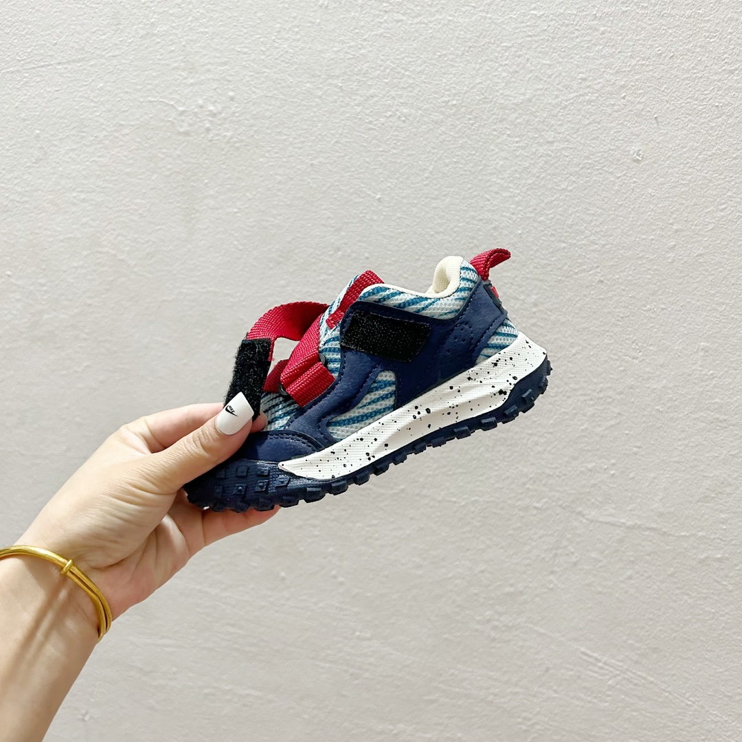 图片[8]-双11福利 🔗NK绑带魔术贴儿童运动鞋 尺码：26–37码 🌟【童趣跃动，步步为赢👟 一脚蹬松紧带设计，轻松穿脱，无需大人费力，让宝贝自己也能掌握成长的小确幸。每一次奔跑都是他们独立的宣言。💨 每一次跳跃，每一回回眸，这双鞋子不仅是脚下的伙伴，更是他们自信的起点。👣无论是幼儿园的操场，还是周末的户外探险，它都能陪伴孩子，走得更远，跑得更快。🏞️-选品中心