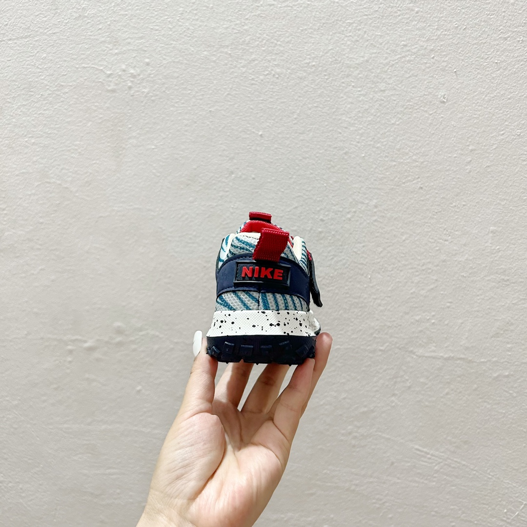 图片[6]-双11福利 🔗NK绑带魔术贴儿童运动鞋 尺码：26–37码 🌟【童趣跃动，步步为赢👟 一脚蹬松紧带设计，轻松穿脱，无需大人费力，让宝贝自己也能掌握成长的小确幸。每一次奔跑都是他们独立的宣言。💨 每一次跳跃，每一回回眸，这双鞋子不仅是脚下的伙伴，更是他们自信的起点。👣无论是幼儿园的操场，还是周末的户外探险，它都能陪伴孩子，走得更远，跑得更快。🏞️-选品中心