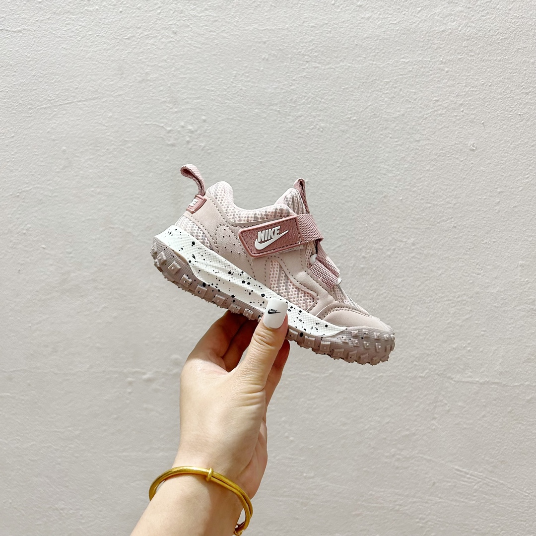 图片[2]-双11福利 🔗NK绑带魔术贴儿童运动鞋 尺码：26–37码 🌟【童趣跃动，步步为赢👟 一脚蹬松紧带设计，轻松穿脱，无需大人费力，让宝贝自己也能掌握成长的小确幸。每一次奔跑都是他们独立的宣言。💨 每一次跳跃，每一回回眸，这双鞋子不仅是脚下的伙伴，更是他们自信的起点。👣无论是幼儿园的操场，还是周末的户外探险，它都能陪伴孩子，走得更远，跑得更快。🏞️-选品中心