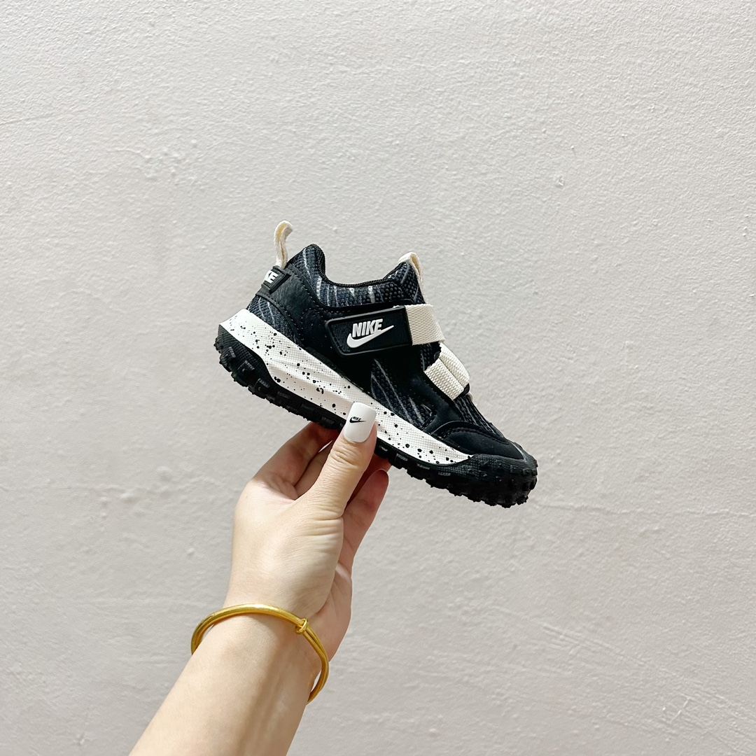 图片[2]-双11福利 🔗NK绑带魔术贴儿童运动鞋 尺码：26–37码 🌟【童趣跃动，步步为赢👟 一脚蹬松紧带设计，轻松穿脱，无需大人费力，让宝贝自己也能掌握成长的小确幸。每一次奔跑都是他们独立的宣言。💨 每一次跳跃，每一回回眸，这双鞋子不仅是脚下的伙伴，更是他们自信的起点。👣无论是幼儿园的操场，还是周末的户外探险，它都能陪伴孩子，走得更远，跑得更快。🏞️-选品中心