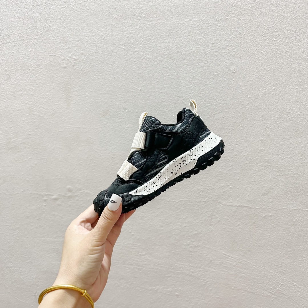 图片[4]-双11福利 🔗NK绑带魔术贴儿童运动鞋 尺码：26–37码 🌟【童趣跃动，步步为赢👟 一脚蹬松紧带设计，轻松穿脱，无需大人费力，让宝贝自己也能掌握成长的小确幸。每一次奔跑都是他们独立的宣言。💨 每一次跳跃，每一回回眸，这双鞋子不仅是脚下的伙伴，更是他们自信的起点。👣无论是幼儿园的操场，还是周末的户外探险，它都能陪伴孩子，走得更远，跑得更快。🏞️-选品中心