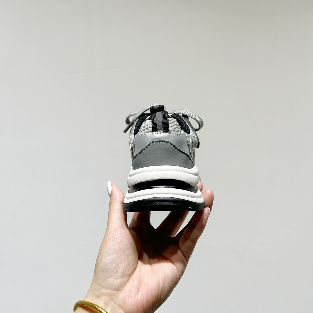 图片[6]-🔗GGCC赵露思同款魔术贴亲子款老爹鞋【正确版 尺码：26-40码（亲子同价） 🔥【潮流不设限，童心无限大🔥 🌟 GGCC与当红小花赵露思的联名力作来啦！👶💖 赵露思同款的魔术贴儿童老爹鞋，不仅是鞋，更是孩子们的时尚宣言！👟 👶 小小魔术贴，大大的惊喜！一贴即穿，一脱即走，让宝贝的日常穿搭变得轻松又便捷。不再担心早起的急躁，只留下萌娃的快乐步伐！🏃‍♂️💨 🎬 瞧，这不仅仅是鞋子，它是孩子们的小小舞台，每一双都藏着童年的无限可能，就像赵露思在屏幕上的灵动与活力，感染着每一个观看它的人。🎥💃 🚀 当下最火的网络热词“萌力MAX”在这双鞋上完美诠释，让孩子们在潮流中成长，做最in的小达人！🔥 #赵露思同款# #亲子老爹鞋# #萌宝新时尚#-选品中心