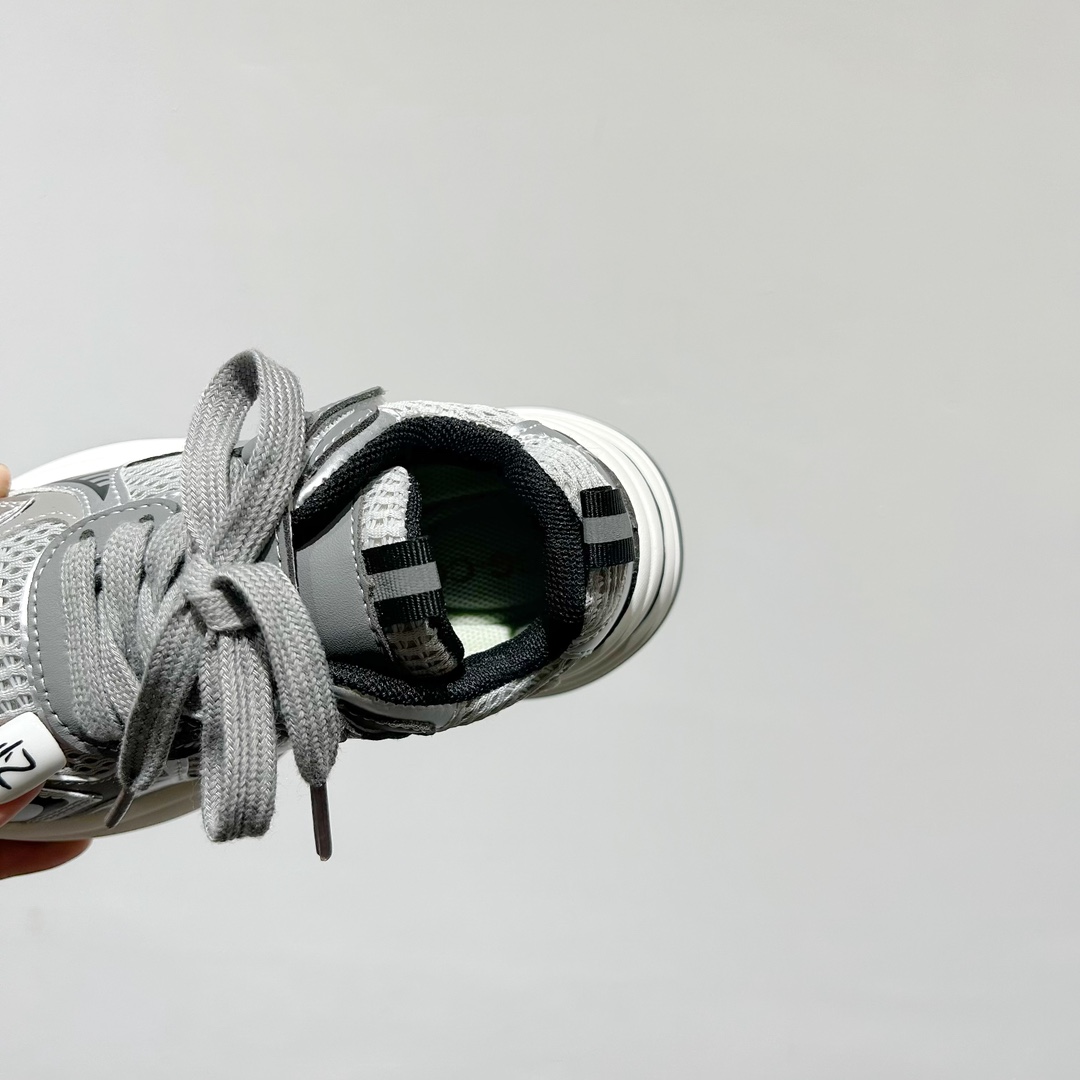 图片[7]-🔗GGCC赵露思同款魔术贴亲子款老爹鞋【正确版 尺码：26-40码（亲子同价） 🔥【潮流不设限，童心无限大🔥 🌟 GGCC与当红小花赵露思的联名力作来啦！👶💖 赵露思同款的魔术贴儿童老爹鞋，不仅是鞋，更是孩子们的时尚宣言！👟 👶 小小魔术贴，大大的惊喜！一贴即穿，一脱即走，让宝贝的日常穿搭变得轻松又便捷。不再担心早起的急躁，只留下萌娃的快乐步伐！🏃‍♂️💨 🎬 瞧，这不仅仅是鞋子，它是孩子们的小小舞台，每一双都藏着童年的无限可能，就像赵露思在屏幕上的灵动与活力，感染着每一个观看它的人。🎥💃 🚀 当下最火的网络热词“萌力MAX”在这双鞋上完美诠释，让孩子们在潮流中成长，做最in的小达人！🔥 #赵露思同款# #亲子老爹鞋# #萌宝新时尚#-选品中心