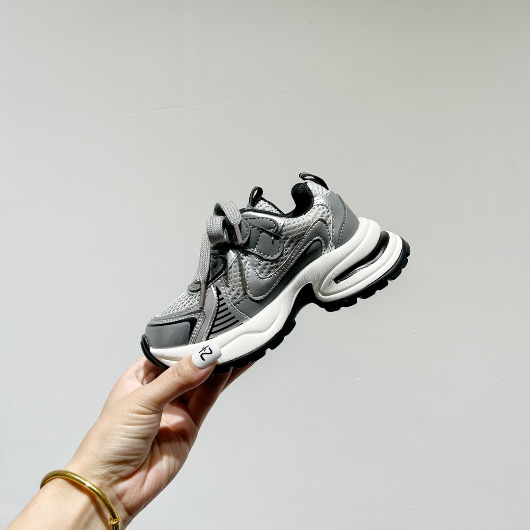 图片[4]-🔗GGCC赵露思同款魔术贴亲子款老爹鞋【正确版 尺码：26-40码（亲子同价） 🔥【潮流不设限，童心无限大🔥 🌟 GGCC与当红小花赵露思的联名力作来啦！👶💖 赵露思同款的魔术贴儿童老爹鞋，不仅是鞋，更是孩子们的时尚宣言！👟 👶 小小魔术贴，大大的惊喜！一贴即穿，一脱即走，让宝贝的日常穿搭变得轻松又便捷。不再担心早起的急躁，只留下萌娃的快乐步伐！🏃‍♂️💨 🎬 瞧，这不仅仅是鞋子，它是孩子们的小小舞台，每一双都藏着童年的无限可能，就像赵露思在屏幕上的灵动与活力，感染着每一个观看它的人。🎥💃 🚀 当下最火的网络热词“萌力MAX”在这双鞋上完美诠释，让孩子们在潮流中成长，做最in的小达人！🔥 #赵露思同款# #亲子老爹鞋# #萌宝新时尚#-选品中心