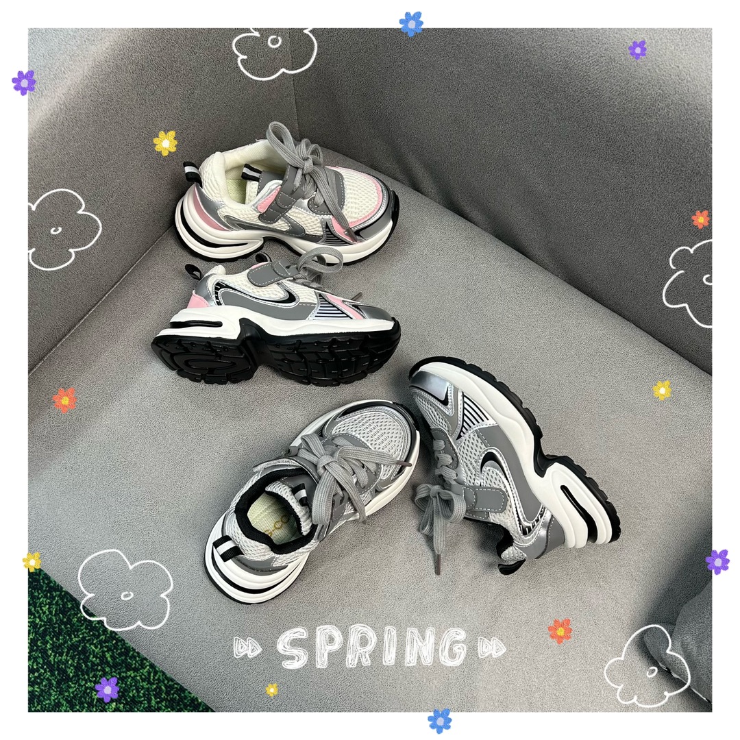 图片[6]-🚦配色合集🔻特🔗GGCC赵露思同款魔术贴亲子款老爹鞋【正确版 尺码：26-37 🔥【潮流不设限，童心无限大🔥 🌟 GGCC与当红小花赵露思的联名力作来啦！👶💖 赵露思同款的魔术贴儿童老爹鞋，不仅是鞋，更是孩子们的时尚宣言！👟 👶 小小魔术贴，大大的惊喜！一贴即穿，一脱即走，让宝贝的日常穿搭变得轻松又便捷。不再担心早起的急躁，只留下萌娃的快乐步伐！🏃‍♂️💨 🎬 瞧，这不仅仅是鞋子，它是孩子们的小小舞台，每一双都藏着童年的无限可能，就像赵露思在屏幕上的灵动与活力，感染着每一个观看它的人。🎥💃 🚀 当下最火的网络热词“萌力MAX”在这双鞋上完美诠释，让孩子们在潮流中成长，做最in的小达人！🔥 #赵露思同款# #亲子老爹鞋# #萌宝新时尚#-选品中心