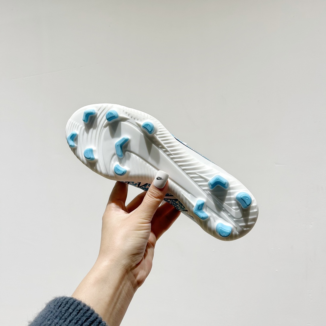 图片[8]-🔗耐克NK刺客15代儿童训练足球鞋【短钉款 尺码：30-35码 🌟下一代运动传奇：Nike React幼苗刺客15🌟 🏃‍👦儿童足球新星们的秘密武器🔍！Nike刺客15代儿童训练足球鞋，专为小脚丫设计💪。👟每一双都是科技与艺术的完美结合，轻盈如风🍃，提供卓越的抓地力 força 和舒适度爱心。🎈每一步都充满乐趣，助力他们在绿茵场上飞驰🚀。 🎈独特的React泡沫技术，吸收每次冲击，让孩子感受仿佛踩在云端云端。 kontrol 的支持性设计，让小脚丫稳健前行，不再担心滑倒🚫。🌈色彩斑斓的选择，激发孩子们对足球的热爱，穿上它，他们是球场上的小超人🦸‍♂️！ 🏆无论是训练还是比赛，Nike刺客15代都能让孩子自信满满，迈向胜利的道路🏆。别忘了，这不仅仅是一双鞋，是他们成长路上的伙伴和支持者💪。 #Nike刺客15 #儿童足球鞋 #运动成长伙伴-选品中心