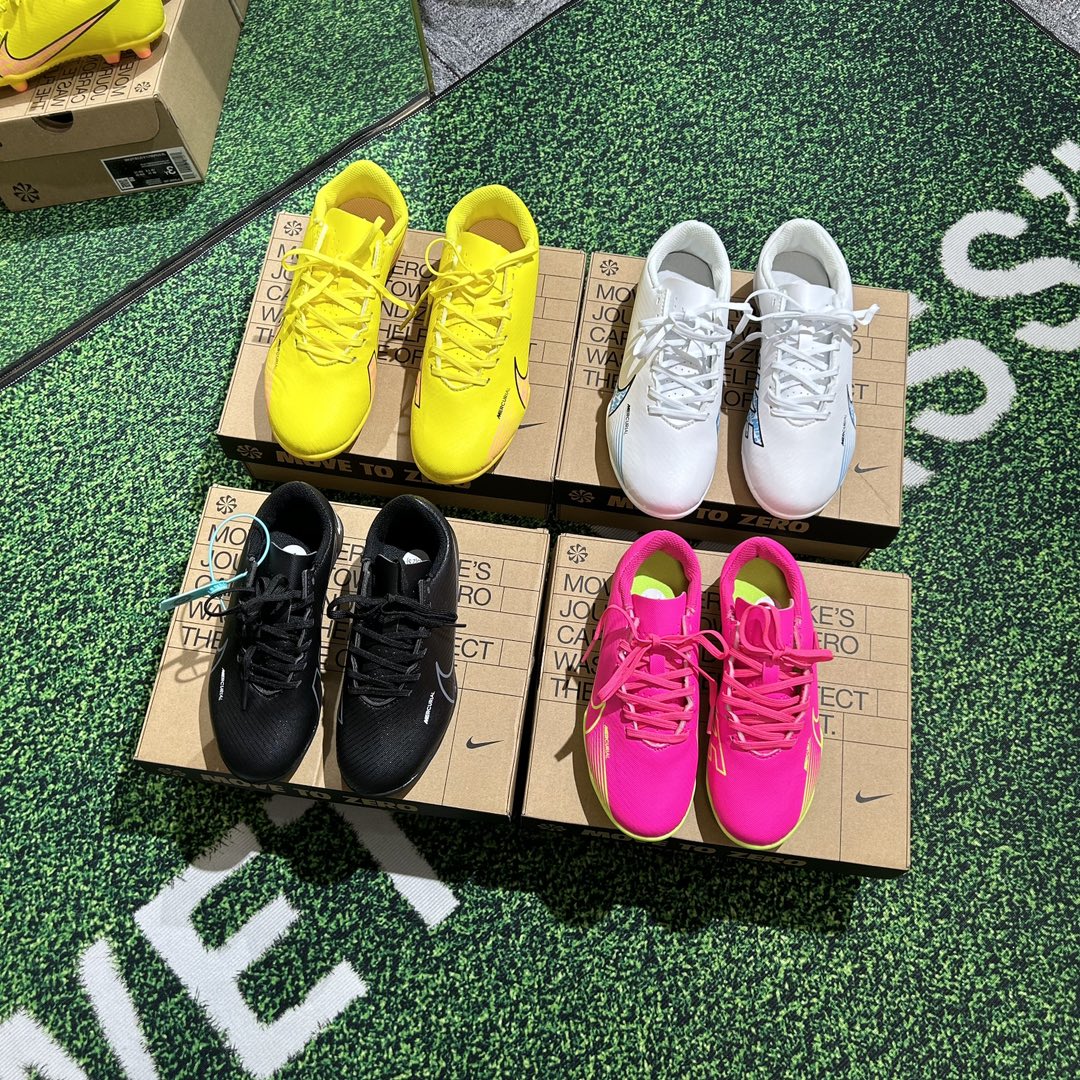 图片[8]-🚦配色合集🔻 🔗NK刺客15代儿童训练足球鞋【短钉款 尺码：30-35码 🌟下一代运动传奇：Nike React幼苗刺客15🌟 🏃‍👦儿童足球新星们的秘密武器🔍！Nike刺客15代儿童训练足球鞋，专为小脚丫设计💪。👟每一双都是科技与艺术的完美结合，轻盈如风🍃，提供卓越的抓地力 força 和舒适度爱心。🎈每一步都充满乐趣，助力他们在绿茵场上飞驰🚀。 🎈独特的React泡沫技术，吸收每次冲击，让孩子感受仿佛踩在云端云端。 kontrol 的支持性设计，让小脚丫稳健前行，不再担心滑倒🚫。🌈色彩斑斓的选择，激发孩子们对足球的热爱，穿上它，他们是球场上的小超人🦸‍♂️！ 🏆无论是训练还是比赛，Nike刺客15代都能让孩子自信满满，迈向胜利的道路🏆。别忘了，这不仅仅是一双鞋，是他们成长路上的伙伴和支持者💪。 #Nike刺客15 #儿童足球鞋 #运动成长伙伴-选品中心