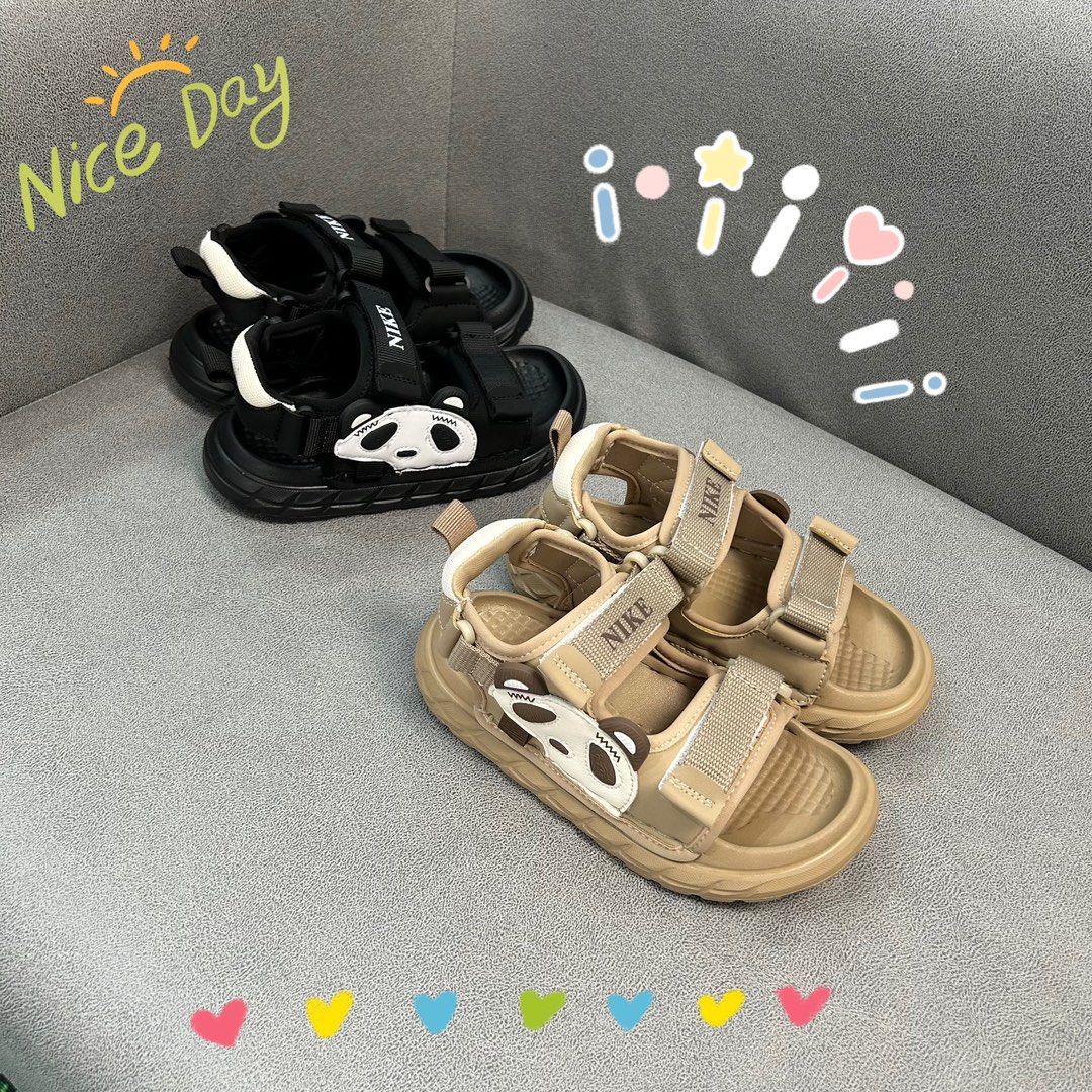 图片[7]-特🚦配色合集🔻 🔗 Nike小熊猫软底儿童沙滩凉鞋 尺码：26-37码 🌟\”👟踩着快乐的小熊猫，Nike童鞋带你探索夏日海滩✨\”👣 ☀️这款凉鞋不仅舒适，选用优质材料制成，即使在炽热的阳光下也能保持凉爽，让宝宝的双脚在沙子上自由玩耍，无需担心烫伤🍃。👶 🏖️而且，它的防滑设计是海边嬉戏的最佳伙伴，无论是走在湿漉漉的沙滩还是在浅水区，都能提供稳固的抓地力，保证安全第一🛡️。 🏷️#儿童凉鞋 #夏日海滩 #小熊猫 #舒适设计 #安全出行-选品中心