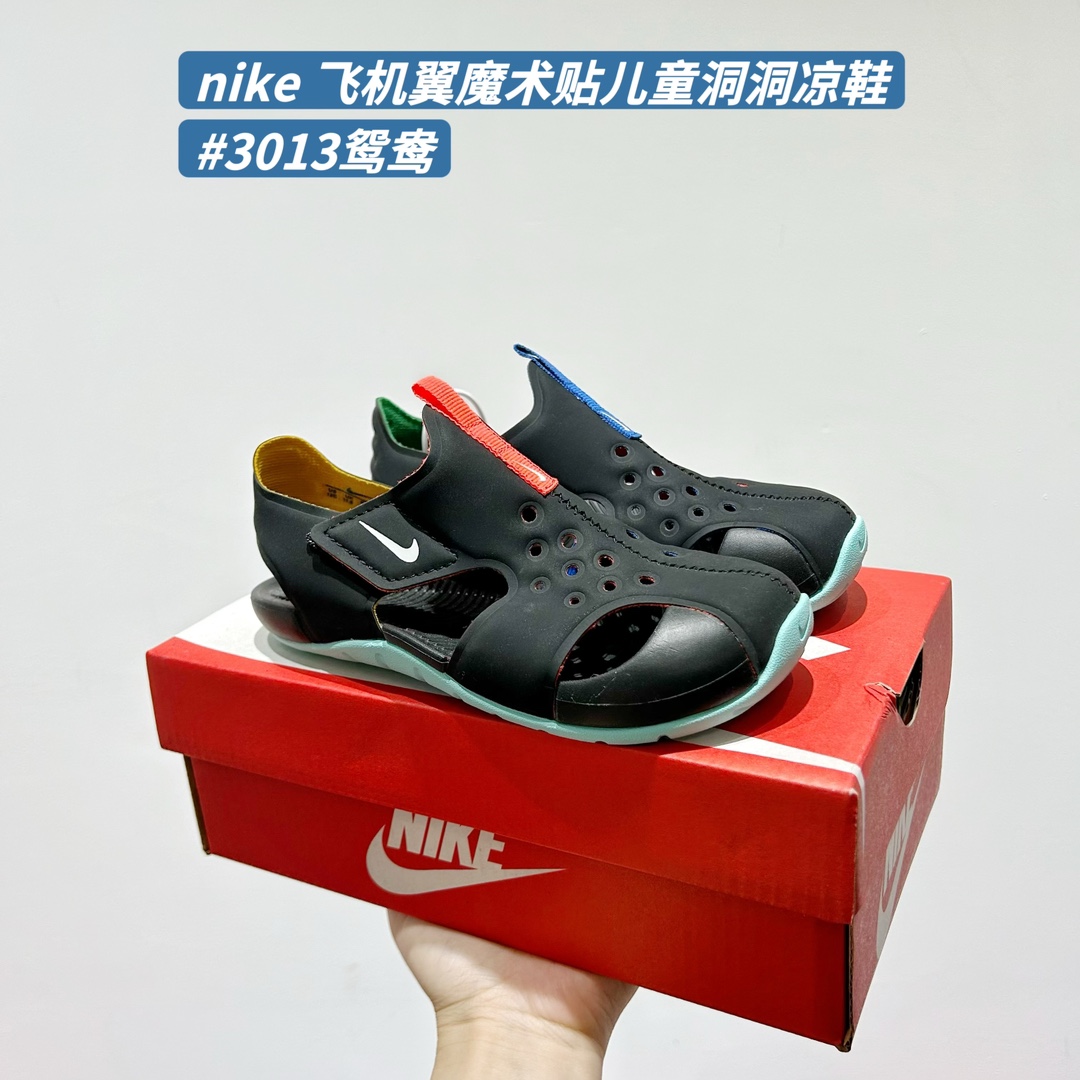 🚦配色合集🔻 🔗Nike飞机翼魔术贴儿童洞洞凉鞋 尺码：22-35码-选品中心