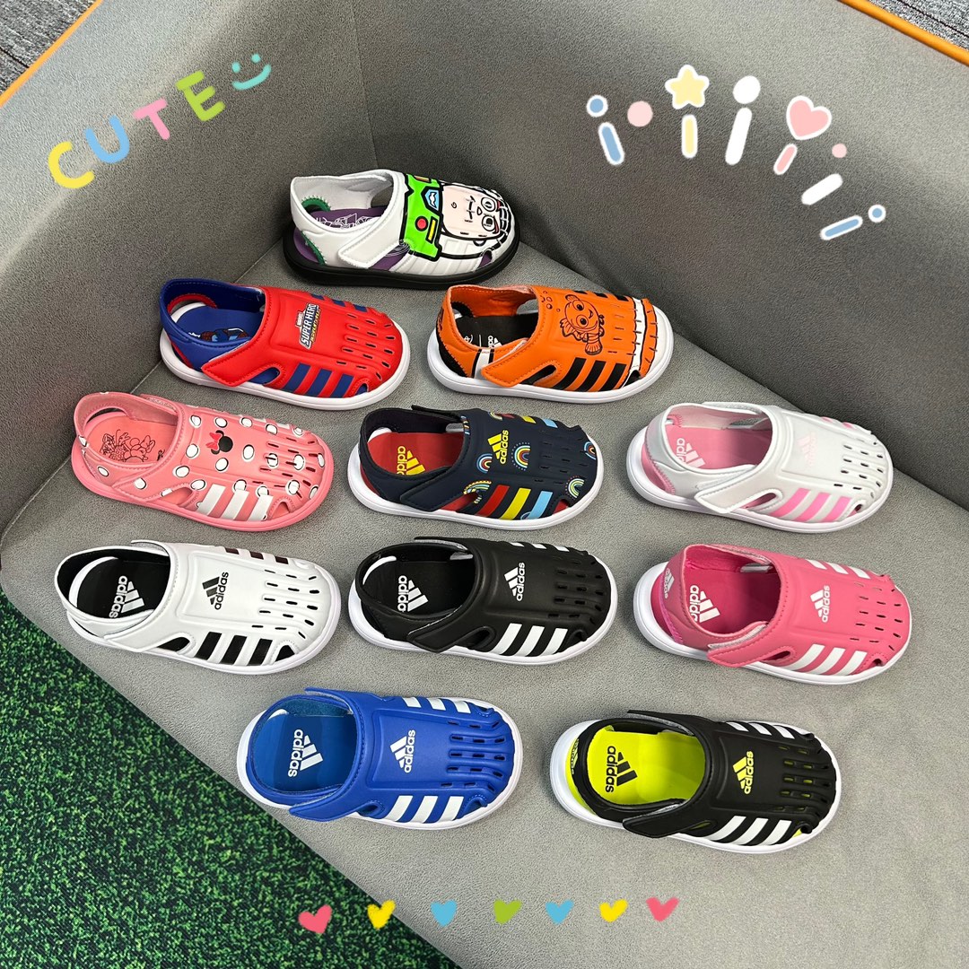 图片[8]-🚦配色合集🔻 🔗专柜版Adidas小海马三代儿童凉鞋 🦶尺码：22-35码 👟 Adidas小海马三代童鞋，踩出快乐的步伐👣设计超级萌萌哒🎈，色彩斑斓，就像彩虹🌈在脚边跳舞。 🌟经典Adidas logo，品质保证👍，每一双都是匠心之作。柔软的内里💖，贴合宝宝的小脚，行走间如行云流水🍃，让宝宝尽享夏日清凉。 🛠️耐磨橡胶外底耐用防滑，无论是沙滩玩耍🏖️还是日常出行，都能给宝贝最安心的保护。而且，清洗起来也超方便💦，妈妈们再也不用担心弄脏鞋子啦！-选品中心