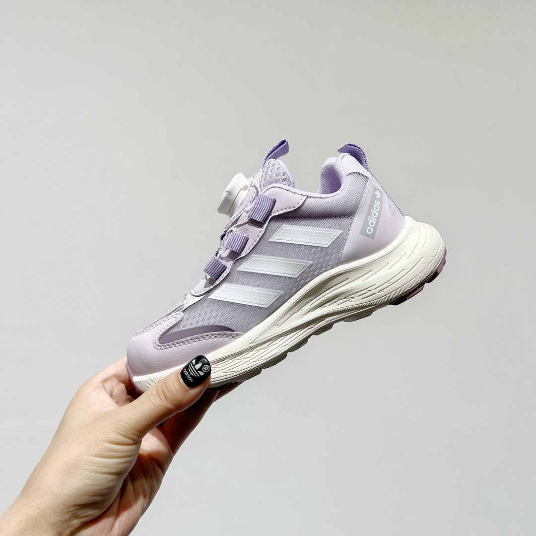 图片[4]-🔗 阿迪旋转钮扣单网儿童运动鞋 尺码：26-37码 经典三条纹锁扣❤️ 老爹款式设计，百搭又时髦🆒 优质面料拼接，质感满满💯 耐磨防滑轮胎底，脚感超赞👍🏻 旋转扣设计，方便小朋友穿脱，鞋身超多透气孔包裹性舒适度拉满！中底设计不光提高整体颜值，还让脚感更软弹！运动一定要穿它！脚感绝了！-选品中心