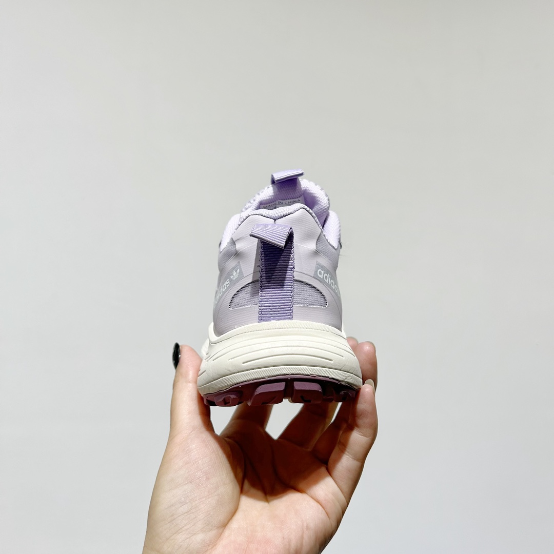 图片[6]-🔗 阿迪旋转钮扣单网儿童运动鞋 尺码：26-37码 经典三条纹锁扣❤️ 老爹款式设计，百搭又时髦🆒 优质面料拼接，质感满满💯 耐磨防滑轮胎底，脚感超赞👍🏻 旋转扣设计，方便小朋友穿脱，鞋身超多透气孔包裹性舒适度拉满！中底设计不光提高整体颜值，还让脚感更软弹！运动一定要穿它！脚感绝了！-选品中心