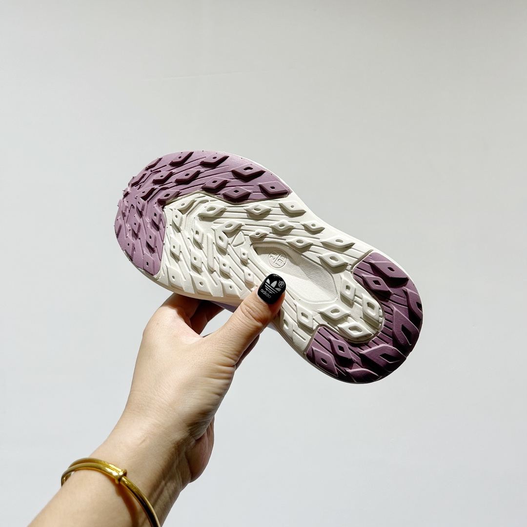 图片[9]-🔗 阿迪旋转钮扣单网儿童运动鞋 尺码：26-37码 经典三条纹锁扣❤️ 老爹款式设计，百搭又时髦🆒 优质面料拼接，质感满满💯 耐磨防滑轮胎底，脚感超赞👍🏻 旋转扣设计，方便小朋友穿脱，鞋身超多透气孔包裹性舒适度拉满！中底设计不光提高整体颜值，还让脚感更软弹！运动一定要穿它！脚感绝了！-选品中心