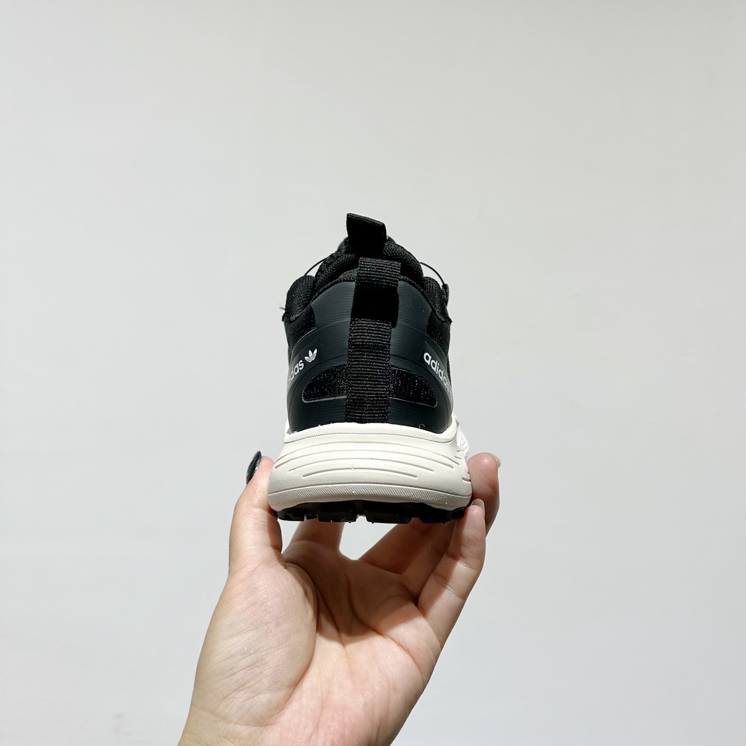 图片[6]-🔗 阿迪旋转钮扣单网儿童运动鞋 尺码：26-37码 经典三条纹锁扣❤️ 老爹款式设计，百搭又时髦🆒 优质面料拼接，质感满满💯 耐磨防滑轮胎底，脚感超赞👍🏻 旋转扣设计，方便小朋友穿脱，鞋身超多透气孔包裹性舒适度拉满！中底设计不光提高整体颜值，还让脚感更软弹！运动一定要穿它！脚感绝了！-选品中心