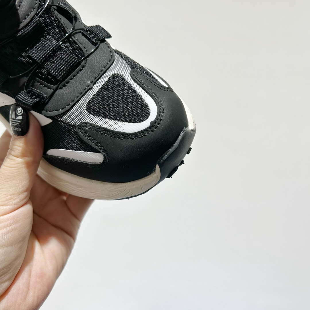 图片[5]-🔗 阿迪旋转钮扣单网儿童运动鞋 尺码：26-37码 经典三条纹锁扣❤️ 老爹款式设计，百搭又时髦🆒 优质面料拼接，质感满满💯 耐磨防滑轮胎底，脚感超赞👍🏻 旋转扣设计，方便小朋友穿脱，鞋身超多透气孔包裹性舒适度拉满！中底设计不光提高整体颜值，还让脚感更软弹！运动一定要穿它！脚感绝了！-选品中心