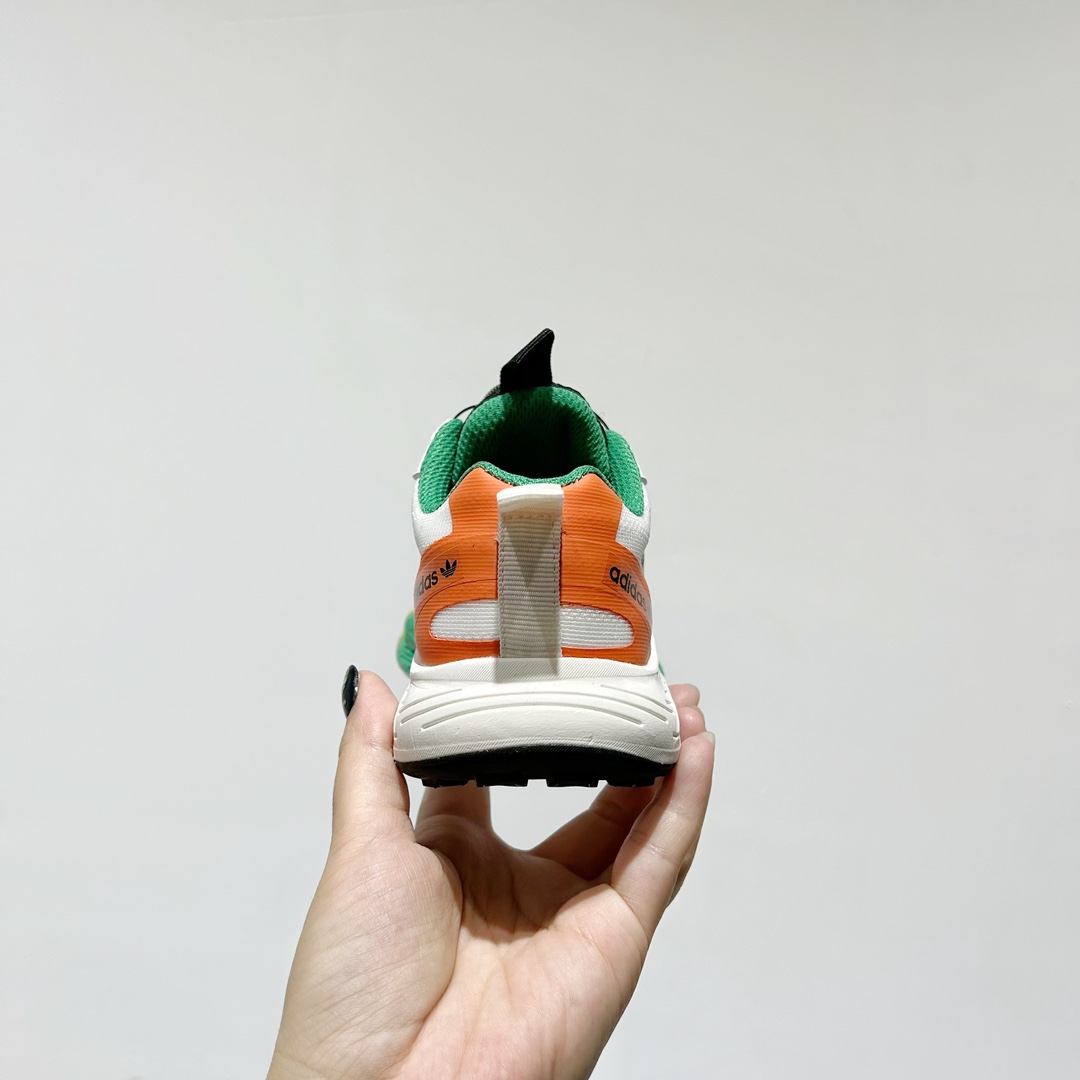 图片[6]-🔗 阿迪旋转钮扣单网儿童运动鞋 尺码：26-37码 经典三条纹锁扣❤️ 老爹款式设计，百搭又时髦🆒 优质面料拼接，质感满满💯 耐磨防滑轮胎底，脚感超赞👍🏻 旋转扣设计，方便小朋友穿脱，鞋身超多透气孔包裹性舒适度拉满！中底设计不光提高整体颜值，还让脚感更软弹！运动一定要穿它！脚感绝了！-选品中心