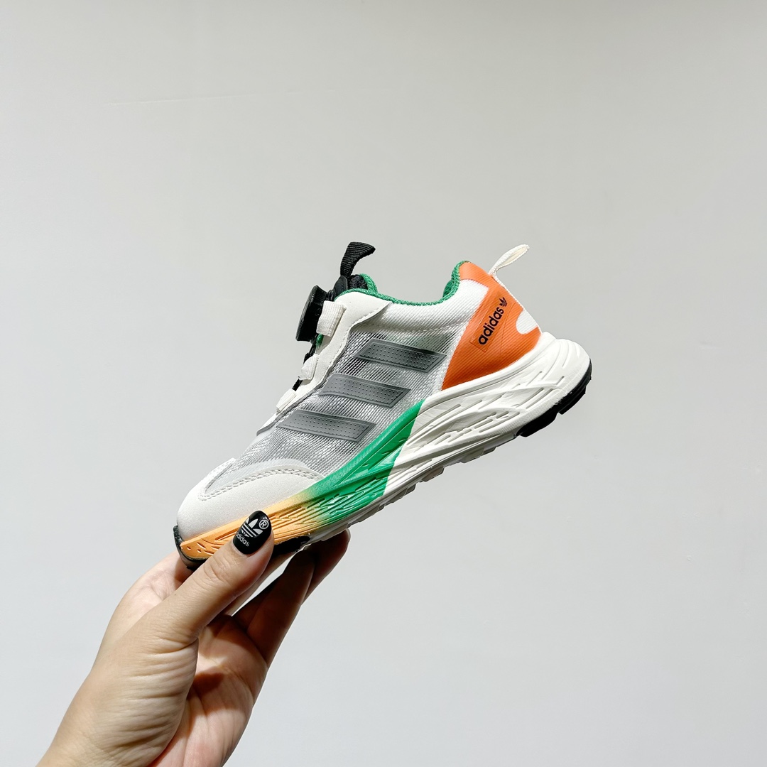 图片[4]-🔗 阿迪旋转钮扣单网儿童运动鞋 尺码：26-37码 经典三条纹锁扣❤️ 老爹款式设计，百搭又时髦🆒 优质面料拼接，质感满满💯 耐磨防滑轮胎底，脚感超赞👍🏻 旋转扣设计，方便小朋友穿脱，鞋身超多透气孔包裹性舒适度拉满！中底设计不光提高整体颜值，还让脚感更软弹！运动一定要穿它！脚感绝了！-选品中心