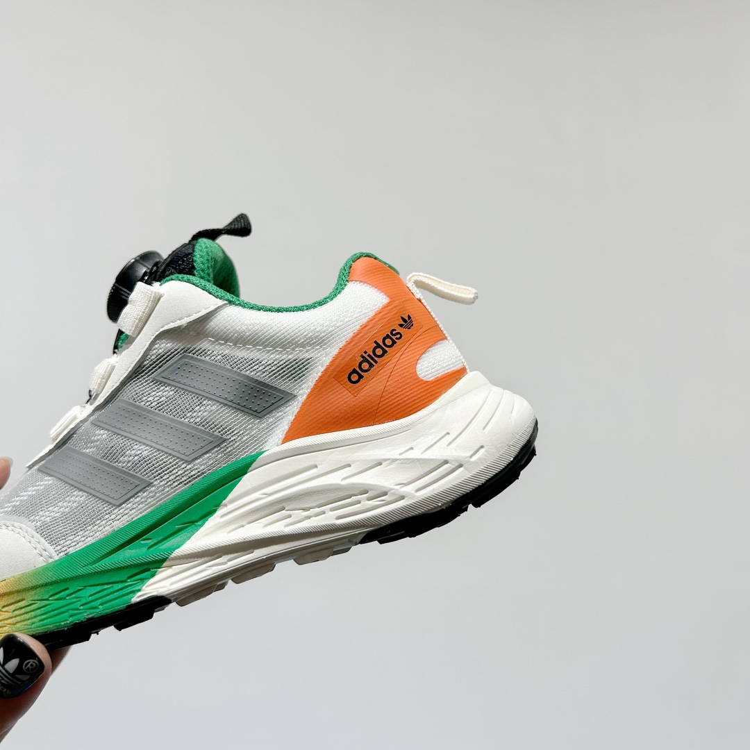 图片[8]-🔗 阿迪旋转钮扣单网儿童运动鞋 尺码：26-37码 经典三条纹锁扣❤️ 老爹款式设计，百搭又时髦🆒 优质面料拼接，质感满满💯 耐磨防滑轮胎底，脚感超赞👍🏻 旋转扣设计，方便小朋友穿脱，鞋身超多透气孔包裹性舒适度拉满！中底设计不光提高整体颜值，还让脚感更软弹！运动一定要穿它！脚感绝了！-选品中心