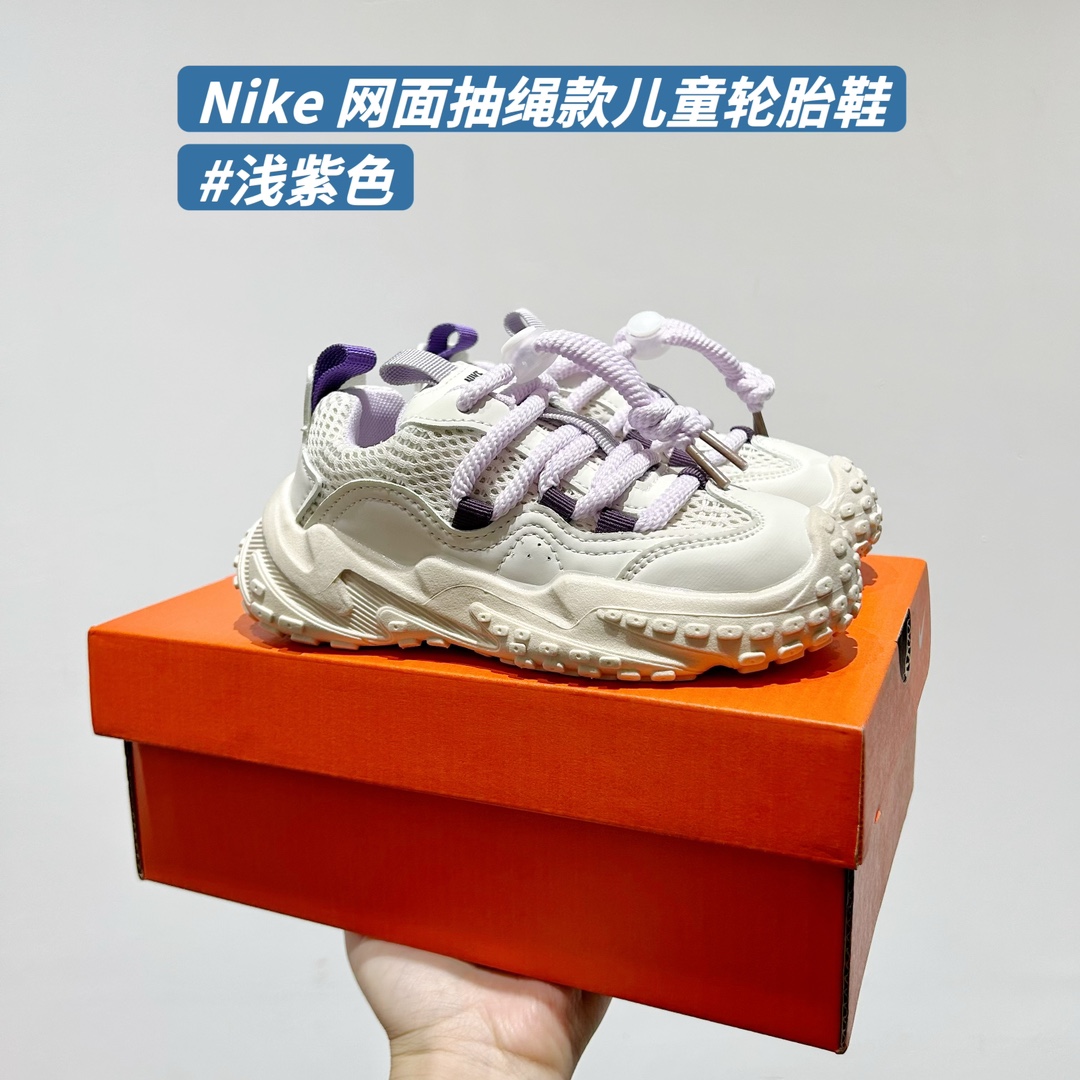 图片[2]-🚦配色合集🔻 🔗 NK网面抽绳款儿童轮胎鞋 尺码：26-36码 👟 采用Nk标志性的网眼设计，就像透气的夏日天空，让小脚丫自由呼吸，不再有闷热烦恼。🌞 让他们在户外探索世界时，感受到无比的自在与活力。🌿 🧦 抽绳设计不仅时尚，而且方便穿脱，即使是最忙碌的早晨，也能快速帮他们搞定。⏰ 小手一拉，鞋子就乖乖就位，省时又贴心。 🛡️ 耐磨的轮胎橡胶鞋底，像小小勇士的盾牌，保护他们免受任何小石子或粗糙地面的伤害。🛡️ 无论是公园小径还是 ** 追逐，都能稳如磐石。-选品中心
