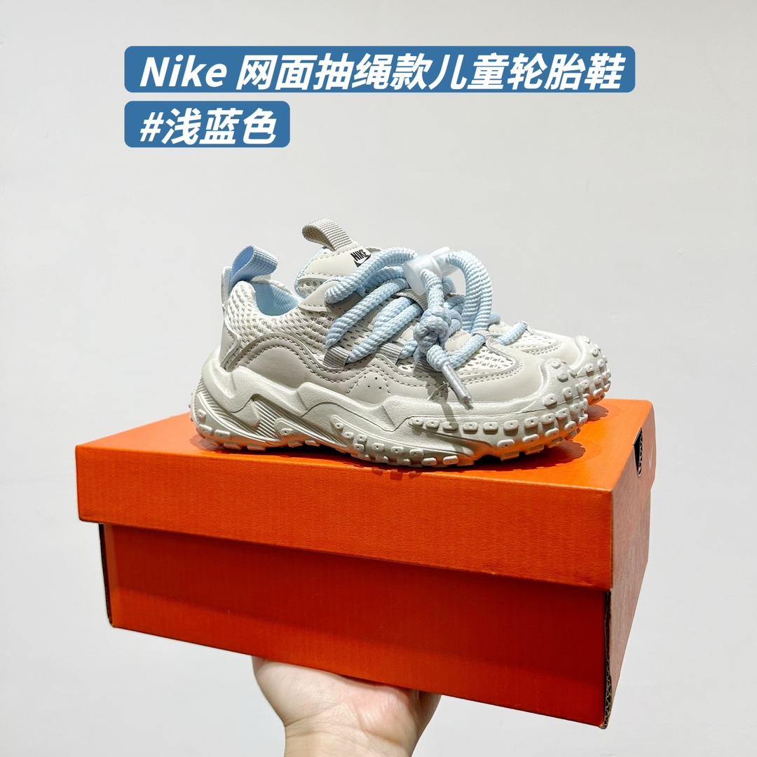 图片[3]-🚦配色合集🔻 🔗 NK网面抽绳款儿童轮胎鞋 尺码：26-36码 👟 采用Nk标志性的网眼设计，就像透气的夏日天空，让小脚丫自由呼吸，不再有闷热烦恼。🌞 让他们在户外探索世界时，感受到无比的自在与活力。🌿 🧦 抽绳设计不仅时尚，而且方便穿脱，即使是最忙碌的早晨，也能快速帮他们搞定。⏰ 小手一拉，鞋子就乖乖就位，省时又贴心。 🛡️ 耐磨的轮胎橡胶鞋底，像小小勇士的盾牌，保护他们免受任何小石子或粗糙地面的伤害。🛡️ 无论是公园小径还是 ** 追逐，都能稳如磐石。-选品中心