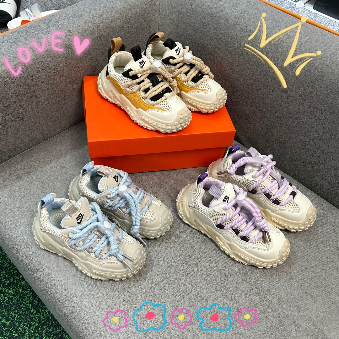 图片[7]-🚦配色合集🔻 🔗 NK网面抽绳款儿童轮胎鞋 尺码：26-36码 👟 采用Nk标志性的网眼设计，就像透气的夏日天空，让小脚丫自由呼吸，不再有闷热烦恼。🌞 让他们在户外探索世界时，感受到无比的自在与活力。🌿 🧦 抽绳设计不仅时尚，而且方便穿脱，即使是最忙碌的早晨，也能快速帮他们搞定。⏰ 小手一拉，鞋子就乖乖就位，省时又贴心。 🛡️ 耐磨的轮胎橡胶鞋底，像小小勇士的盾牌，保护他们免受任何小石子或粗糙地面的伤害。🛡️ 无论是公园小径还是 ** 追逐，都能稳如磐石。-选品中心