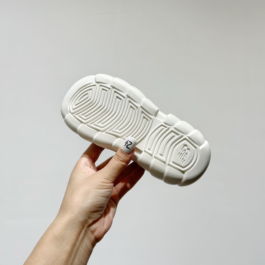 图片[9]-🔗 NB920网面魔术贴儿童凉鞋 尺码：24-35码 🎉【夏日必购🌟】让宝宝踩出萌翻天的小步伐👶✨——新款NB920网面魔术贴儿童凉鞋✨👣 🌞 NB920童鞋设计超贴心👶🎈，轻盈网布如同微风拂过足尖🍃，给小脚丫透气空间。 🌈 经典魔术贴设计👀，穿脱方便快捷，告别繁琐的鞋带时刻👶快手，宝宝动手行动力大增，自信行走每一步🏡💨。 🧶 舒适软底 弹性缓震，呵护宝宝的小脚丫🍂💕。🎨 多样颜色供挑选🌈-选品中心