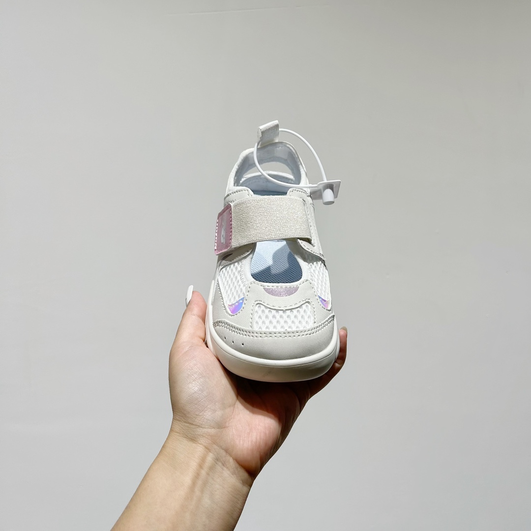 图片[3]-🔗 NB920网面魔术贴儿童凉鞋 尺码：24-35码 🎉【夏日必购🌟】让宝宝踩出萌翻天的小步伐👶✨——新款NB920网面魔术贴儿童凉鞋✨👣 🌞 NB920童鞋设计超贴心👶🎈，轻盈网布如同微风拂过足尖🍃，给小脚丫透气空间。 🌈 经典魔术贴设计👀，穿脱方便快捷，告别繁琐的鞋带时刻👶快手，宝宝动手行动力大增，自信行走每一步🏡💨。 🧶 舒适软底 弹性缓震，呵护宝宝的小脚丫🍂💕。🎨 多样颜色供挑选🌈-选品中心