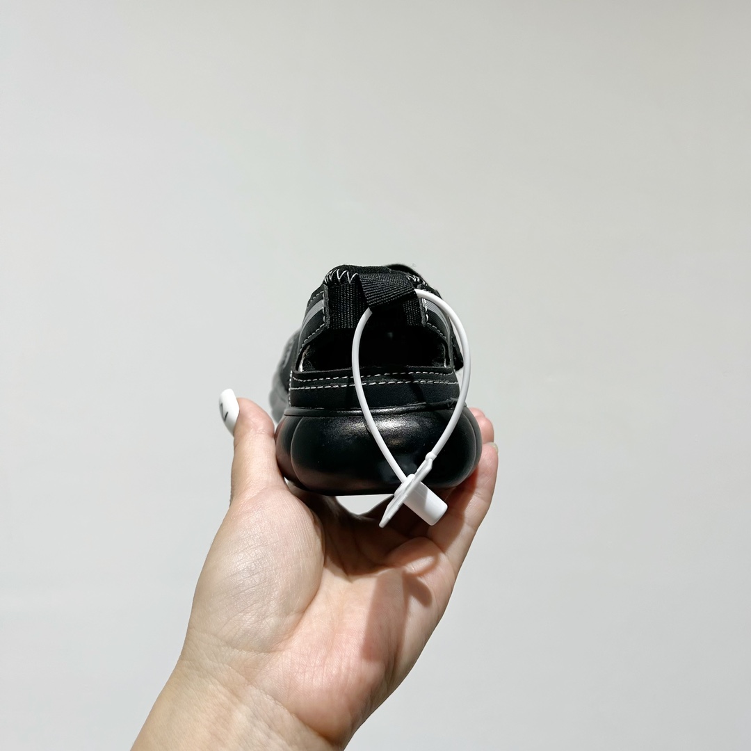 图片[6]-🔗 NB920网面魔术贴儿童凉鞋 尺码：24-35码 🎉【夏日必购🌟】让宝宝踩出萌翻天的小步伐👶✨——新款NB920网面魔术贴儿童凉鞋✨👣 🌞 NB920童鞋设计超贴心👶🎈，轻盈网布如同微风拂过足尖🍃，给小脚丫透气空间。 🌈 经典魔术贴设计👀，穿脱方便快捷，告别繁琐的鞋带时刻👶快手，宝宝动手行动力大增，自信行走每一步🏡💨。 🧶 舒适软底 弹性缓震，呵护宝宝的小脚丫🍂💕。🎨 多样颜色供挑选🌈-选品中心