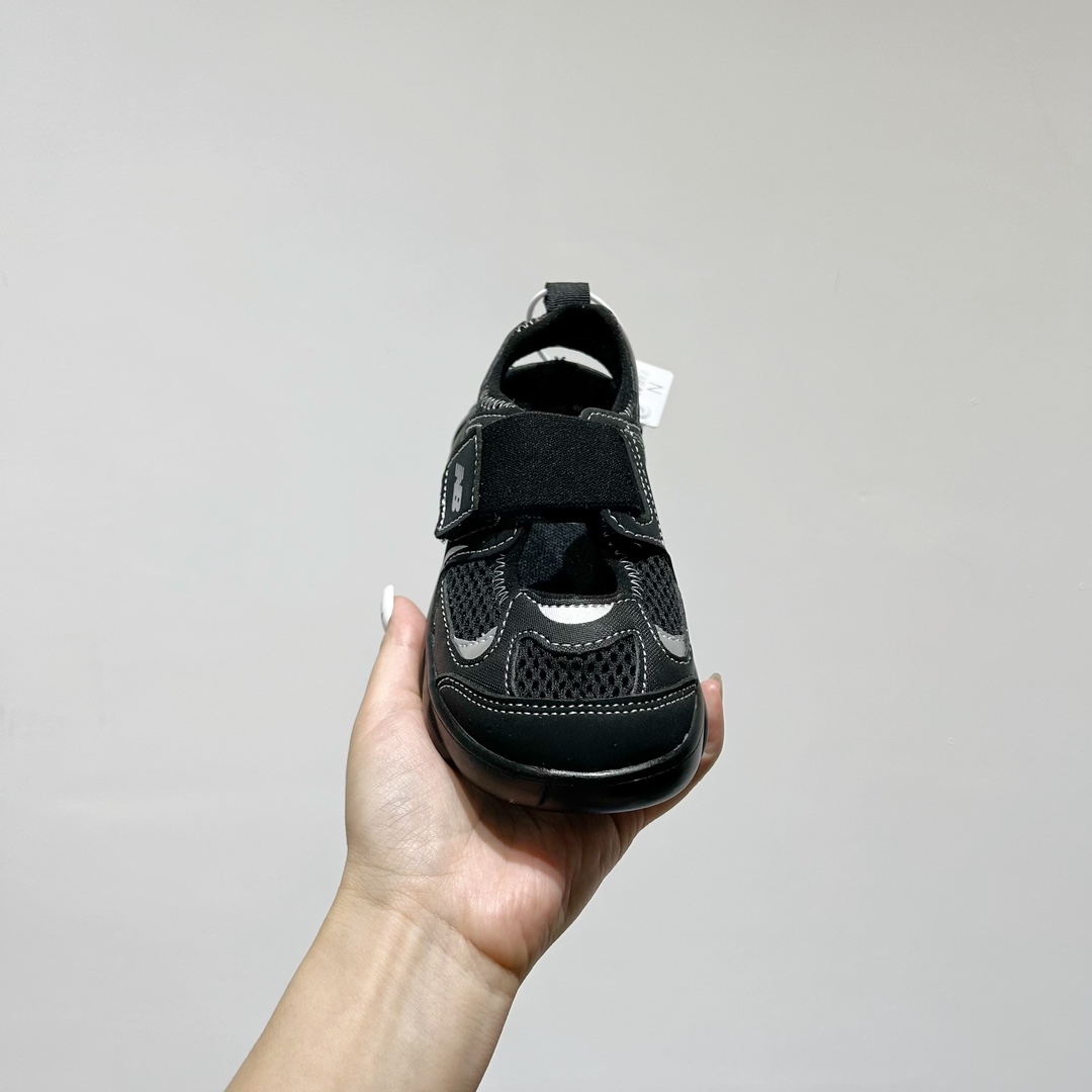 图片[3]-🔗 NB920网面魔术贴儿童凉鞋 尺码：24-35码 🎉【夏日必购🌟】让宝宝踩出萌翻天的小步伐👶✨——新款NB920网面魔术贴儿童凉鞋✨👣 🌞 NB920童鞋设计超贴心👶🎈，轻盈网布如同微风拂过足尖🍃，给小脚丫透气空间。 🌈 经典魔术贴设计👀，穿脱方便快捷，告别繁琐的鞋带时刻👶快手，宝宝动手行动力大增，自信行走每一步🏡💨。 🧶 舒适软底 弹性缓震，呵护宝宝的小脚丫🍂💕。🎨 多样颜色供挑选🌈-选品中心