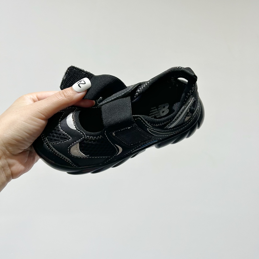 图片[7]-🔗 NB920网面魔术贴儿童凉鞋 尺码：24-35码 🎉【夏日必购🌟】让宝宝踩出萌翻天的小步伐👶✨——新款NB920网面魔术贴儿童凉鞋✨👣 🌞 NB920童鞋设计超贴心👶🎈，轻盈网布如同微风拂过足尖🍃，给小脚丫透气空间。 🌈 经典魔术贴设计👀，穿脱方便快捷，告别繁琐的鞋带时刻👶快手，宝宝动手行动力大增，自信行走每一步🏡💨。 🧶 舒适软底 弹性缓震，呵护宝宝的小脚丫🍂💕。🎨 多样颜色供挑选🌈-选品中心