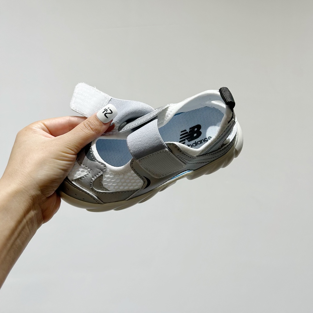 图片[7]-🔗 NB920网面魔术贴儿童凉鞋 尺码：24-35码 🎉【夏日必购🌟】让宝宝踩出萌翻天的小步伐👶✨——新款NB920网面魔术贴儿童凉鞋✨👣 🌞 NB920童鞋设计超贴心👶🎈，轻盈网布如同微风拂过足尖🍃，给小脚丫透气空间。 🌈 经典魔术贴设计👀，穿脱方便快捷，告别繁琐的鞋带时刻👶快手，宝宝动手行动力大增，自信行走每一步🏡💨。 🧶 舒适软底 弹性缓震，呵护宝宝的小脚丫🍂💕。🎨 多样颜色供挑选🌈-选品中心