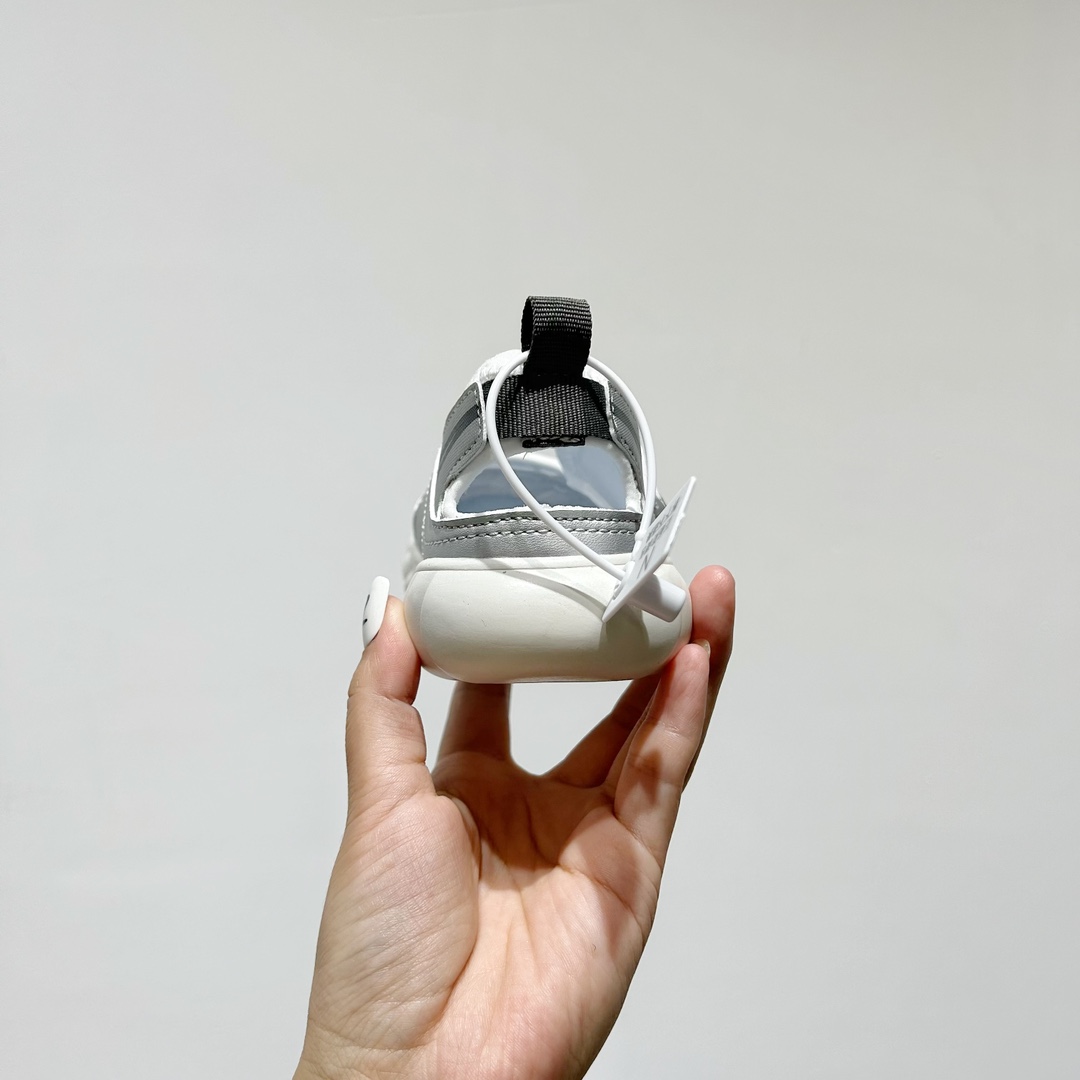 图片[6]-🔗 NB920网面魔术贴儿童凉鞋 尺码：24-35码 🎉【夏日必购🌟】让宝宝踩出萌翻天的小步伐👶✨——新款NB920网面魔术贴儿童凉鞋✨👣 🌞 NB920童鞋设计超贴心👶🎈，轻盈网布如同微风拂过足尖🍃，给小脚丫透气空间。 🌈 经典魔术贴设计👀，穿脱方便快捷，告别繁琐的鞋带时刻👶快手，宝宝动手行动力大增，自信行走每一步🏡💨。 🧶 舒适软底 弹性缓震，呵护宝宝的小脚丫🍂💕。🎨 多样颜色供挑选🌈-选品中心