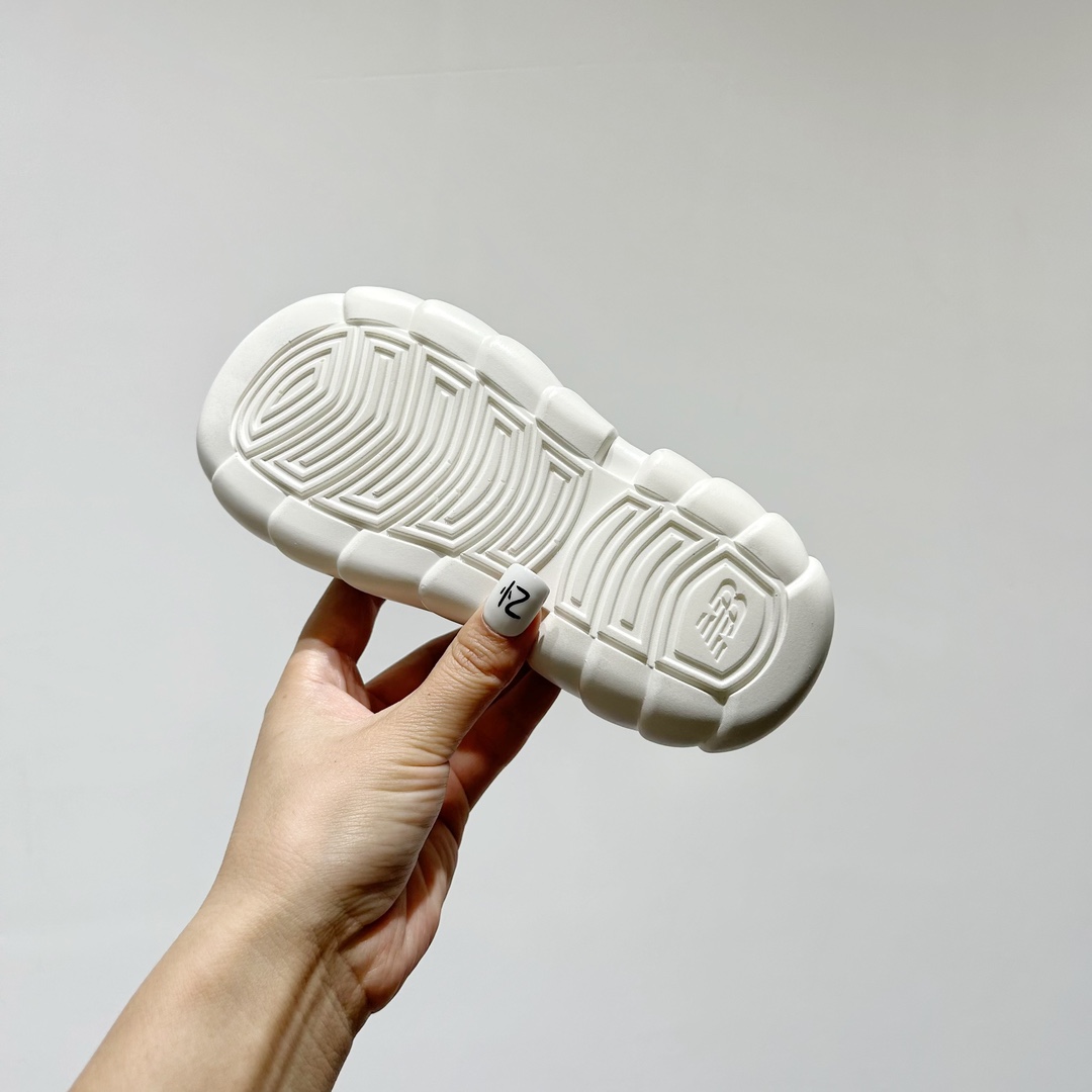 图片[9]-🔗 NB920网面魔术贴儿童凉鞋 尺码：24-35码 🎉【夏日必购🌟】让宝宝踩出萌翻天的小步伐👶✨——新款NB920网面魔术贴儿童凉鞋✨👣 🌞 NB920童鞋设计超贴心👶🎈，轻盈网布如同微风拂过足尖🍃，给小脚丫透气空间。 🌈 经典魔术贴设计👀，穿脱方便快捷，告别繁琐的鞋带时刻👶快手，宝宝动手行动力大增，自信行走每一步🏡💨。 🧶 舒适软底 弹性缓震，呵护宝宝的小脚丫🍂💕。🎨 多样颜色供挑选🌈-选品中心