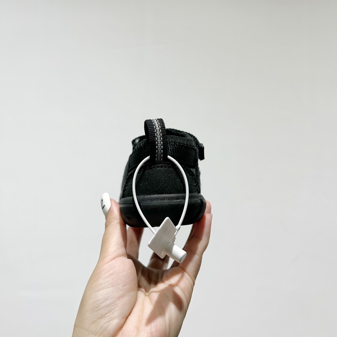 图片[6]-📍 海外版•KEEN二代轻便儿童溯溪凉鞋 尺码：24-37码 🚀【超萌新款！KEEN二代🌟儿童溯溪鞋👑，让探索变得更轻盈】🎒 😉 KEEN二代童鞋来啦！专为小小探险家们设计的溯溪凉鞋，轻便如风🍃，让每一步都充满乐趣。👣 🎈 漂亮外观，颜色丰富🌈，孩子们一眼就爱上！独特的鞋面设计，既时尚又实用，即使在小溪边嬉戏，也能保持脚干爽。🌊 💪 舒适体验是王道，KEEN二代采用柔软材质，贴合孩子的小脚丫，长时间行走也不累脚。内置缓震系统，保护成长中的小足部。👀 🧦 优质的抓地力橡胶鞋底，防滑耐磨，无论是森林小径还是湿滑石头，都能轻松应对。👣🌿-选品中心