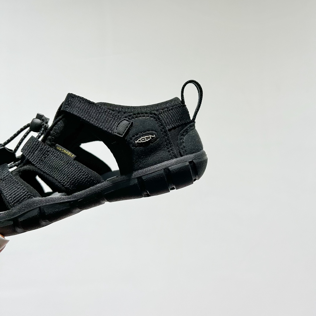 图片[8]-📍 海外版•KEEN二代轻便儿童溯溪凉鞋 尺码：24-37码 🚀【超萌新款！KEEN二代🌟儿童溯溪鞋👑，让探索变得更轻盈】🎒 😉 KEEN二代童鞋来啦！专为小小探险家们设计的溯溪凉鞋，轻便如风🍃，让每一步都充满乐趣。👣 🎈 漂亮外观，颜色丰富🌈，孩子们一眼就爱上！独特的鞋面设计，既时尚又实用，即使在小溪边嬉戏，也能保持脚干爽。🌊 💪 舒适体验是王道，KEEN二代采用柔软材质，贴合孩子的小脚丫，长时间行走也不累脚。内置缓震系统，保护成长中的小足部。👀 🧦 优质的抓地力橡胶鞋底，防滑耐磨，无论是森林小径还是湿滑石头，都能轻松应对。👣🌿-选品中心