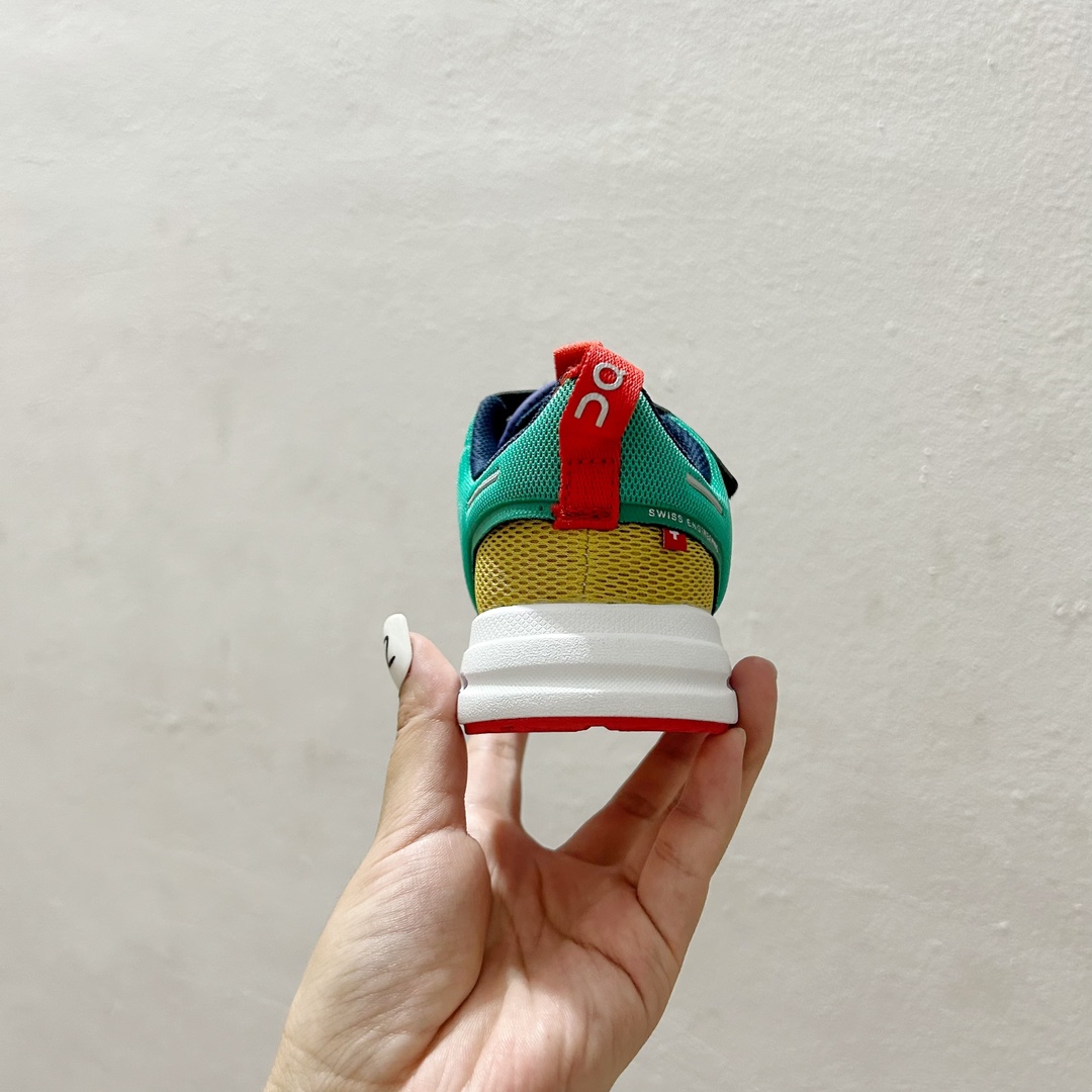 图片[6]-🔗On昂跑魔术贴松紧带儿童运动鞋 尺码：26-37.5码 💥小众童鞋运动鞋来咯～💥 on昂跑缓震魔术贴儿童运动鞋 鞋头增加额外的橡胶垫片🔫加强耐久性 🧿加宽外底搭载多沟槽，更稳固 优化改良的CloudTec专利鞋底科技🪄专为幼童打造🪄超级无敌旋转跳跃好穿-选品中心