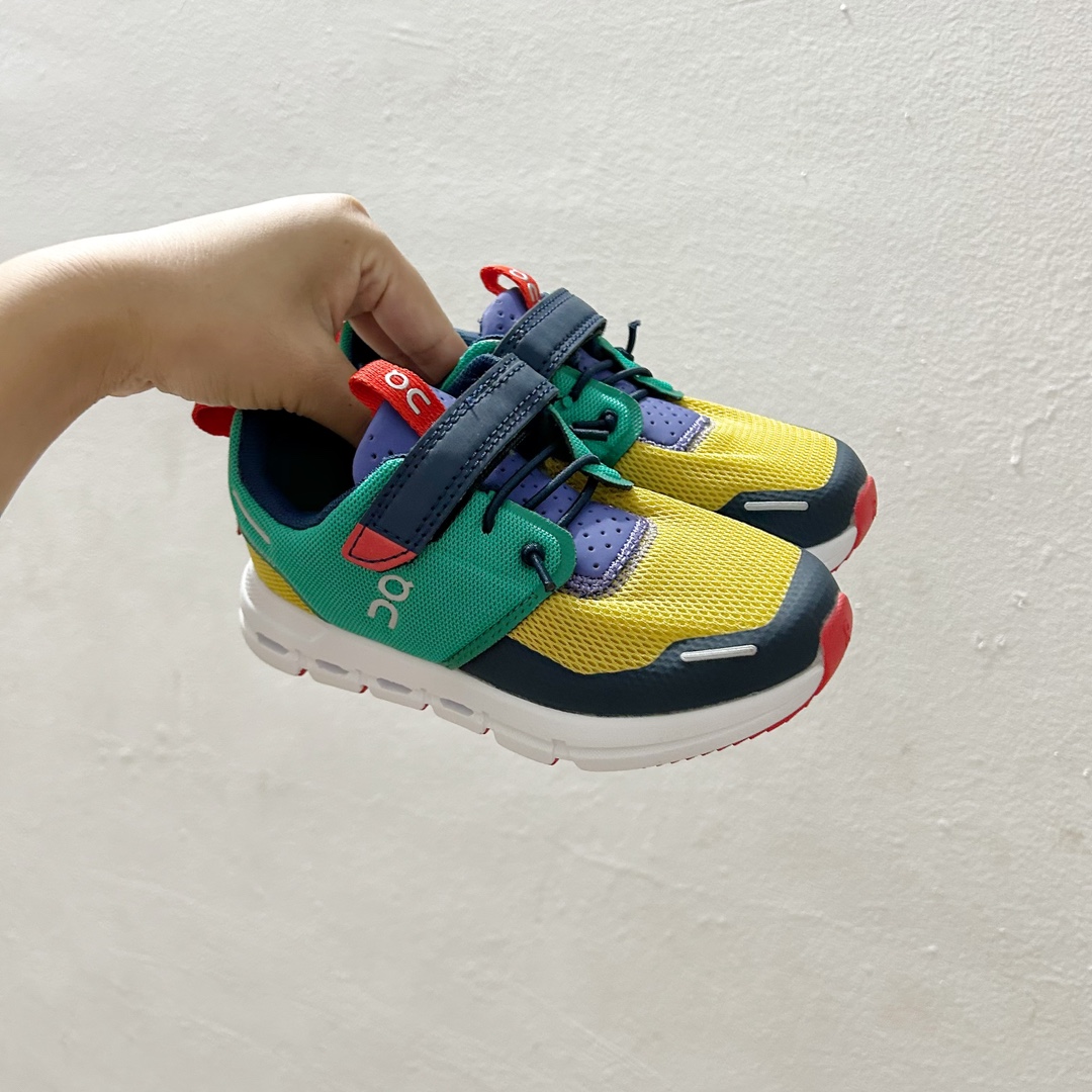 🔗On昂跑魔术贴松紧带儿童运动鞋 尺码：26-37.5码 💥小众童鞋运动鞋来咯～💥 on昂跑缓震魔术贴儿童运动鞋 鞋头增加额外的橡胶垫片🔫加强耐久性 🧿加宽外底搭载多沟槽，更稳固 优化改良的CloudTec专利鞋底科技🪄专为幼童打造🪄超级无敌旋转跳跃好穿-选品中心