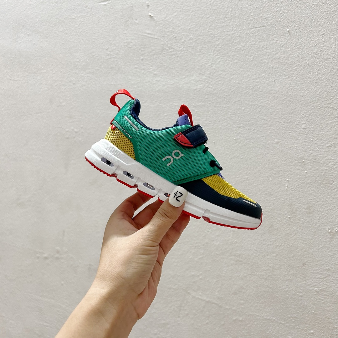 图片[2]-🔗On昂跑魔术贴松紧带儿童运动鞋 尺码：26-37.5码 💥小众童鞋运动鞋来咯～💥 on昂跑缓震魔术贴儿童运动鞋 鞋头增加额外的橡胶垫片🔫加强耐久性 🧿加宽外底搭载多沟槽，更稳固 优化改良的CloudTec专利鞋底科技🪄专为幼童打造🪄超级无敌旋转跳跃好穿-选品中心