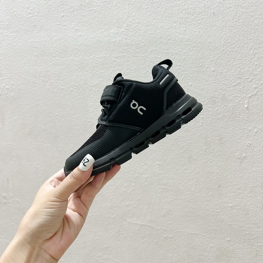 图片[4]-🔗On昂跑魔术贴松紧带儿童运动鞋 尺码：26-37.5码 💥小众童鞋运动鞋来咯～💥 on昂跑缓震魔术贴儿童运动鞋 鞋头增加额外的橡胶垫片🔫加强耐久性 🧿加宽外底搭载多沟槽，更稳固 优化改良的CloudTec专利鞋底科技🪄专为幼童打造🪄超级无敌旋转跳跃好穿-选品中心