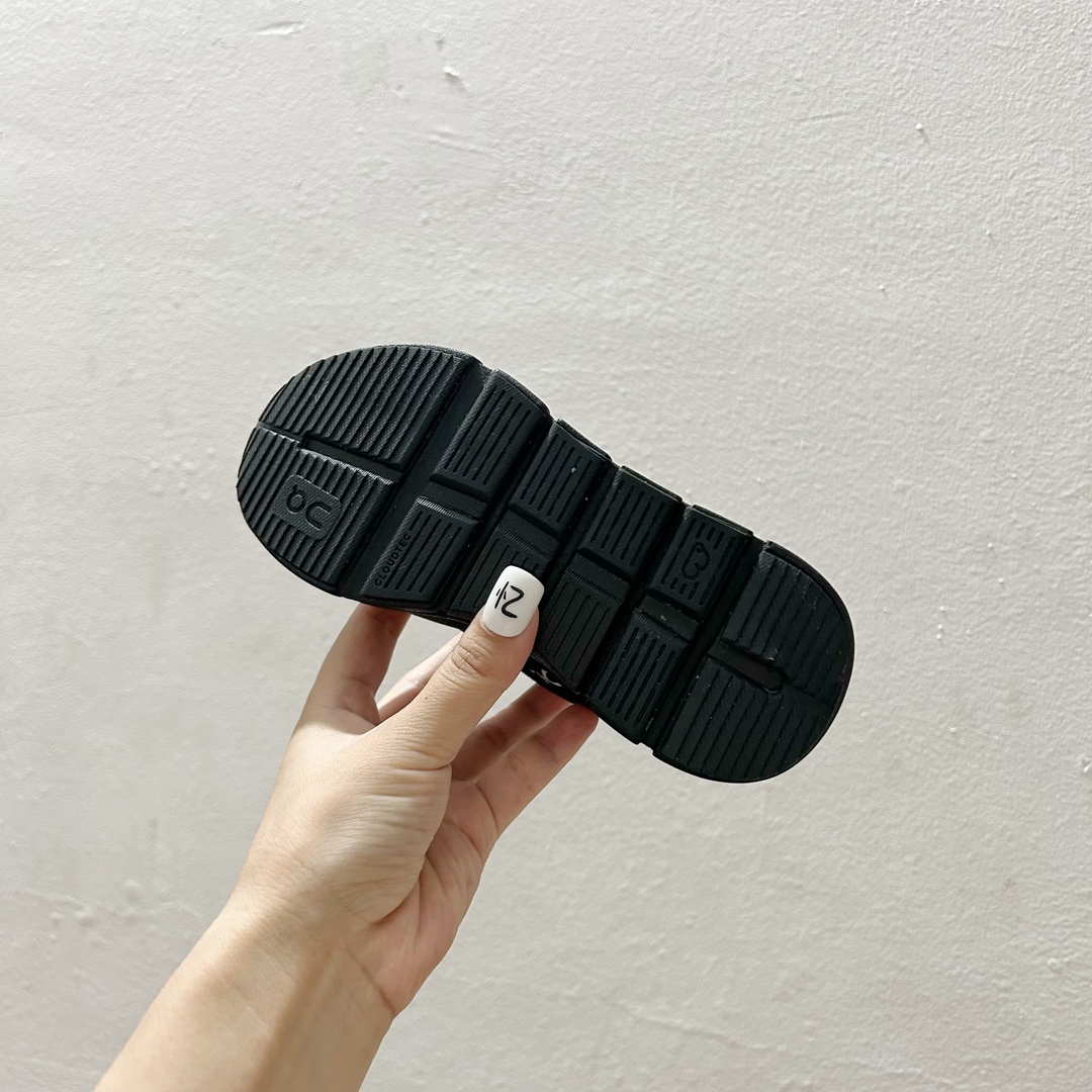 图片[9]-🔗On昂跑魔术贴松紧带儿童运动鞋 尺码：26-37.5码 💥小众童鞋运动鞋来咯～💥 on昂跑缓震魔术贴儿童运动鞋 鞋头增加额外的橡胶垫片🔫加强耐久性 🧿加宽外底搭载多沟槽，更稳固 优化改良的CloudTec专利鞋底科技🪄专为幼童打造🪄超级无敌旋转跳跃好穿-选品中心