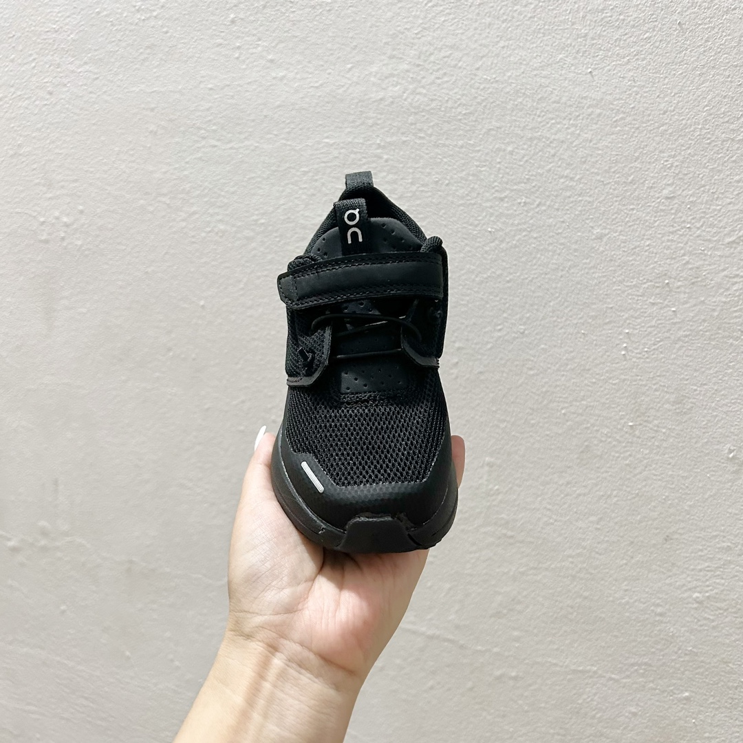 图片[3]-🔗On昂跑魔术贴松紧带儿童运动鞋 尺码：26-37.5码 💥小众童鞋运动鞋来咯～💥 on昂跑缓震魔术贴儿童运动鞋 鞋头增加额外的橡胶垫片🔫加强耐久性 🧿加宽外底搭载多沟槽，更稳固 优化改良的CloudTec专利鞋底科技🪄专为幼童打造🪄超级无敌旋转跳跃好穿-选品中心